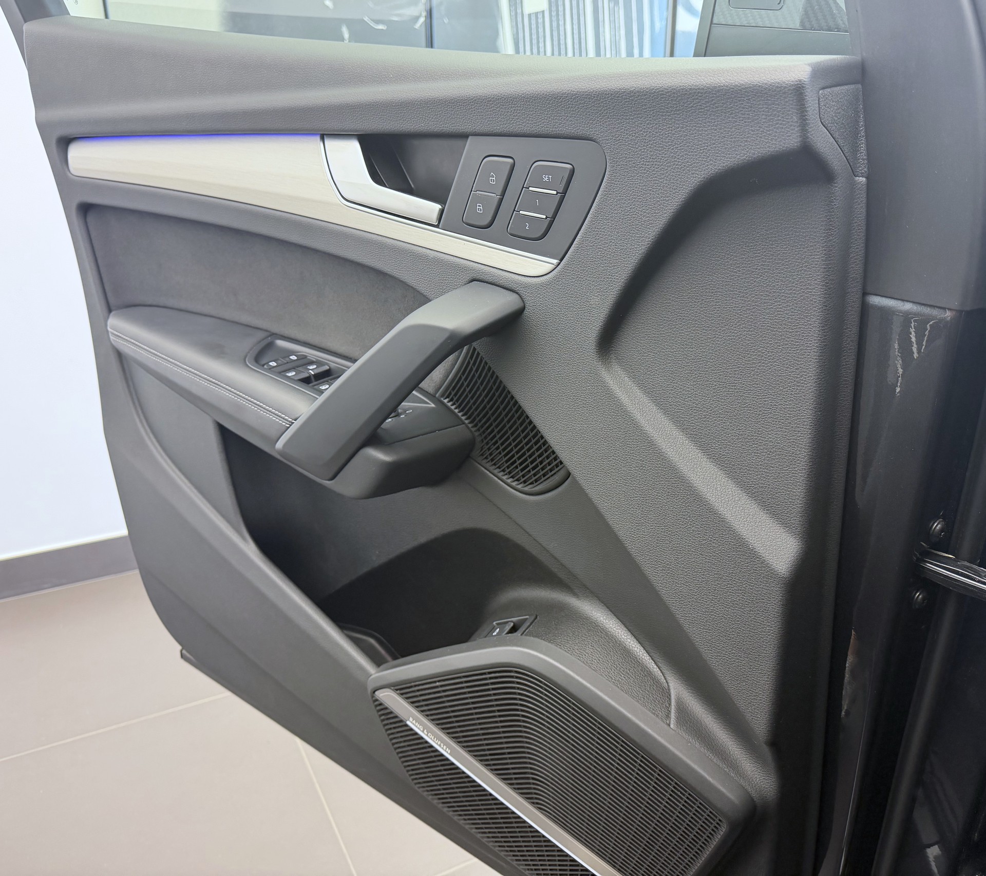 AUDI Q5 Sportback 40 TDI Blackedition quattro S-tronic-image-4