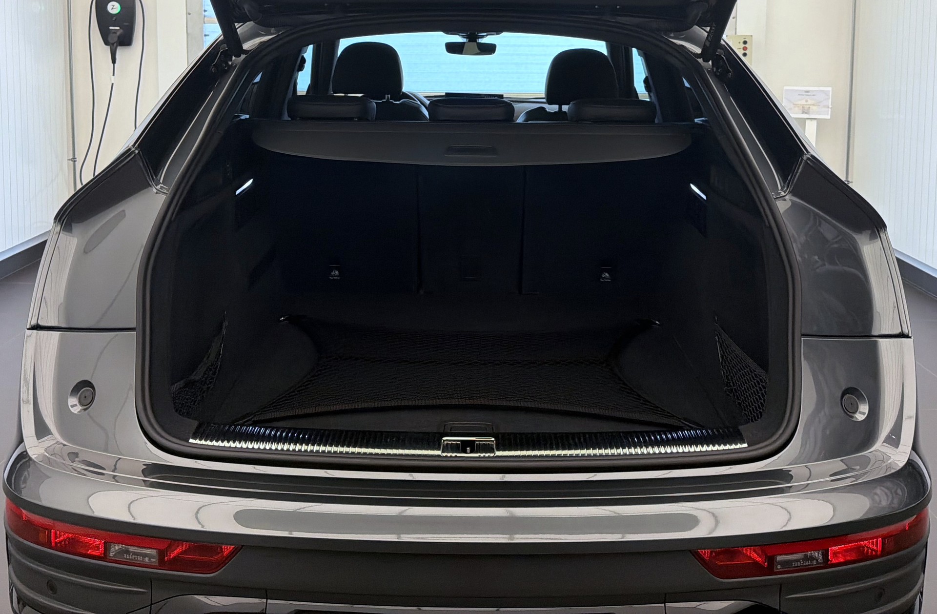 AUDI Q5 Sportback 40 TDI Blackedition quattro S-tronic-image-23