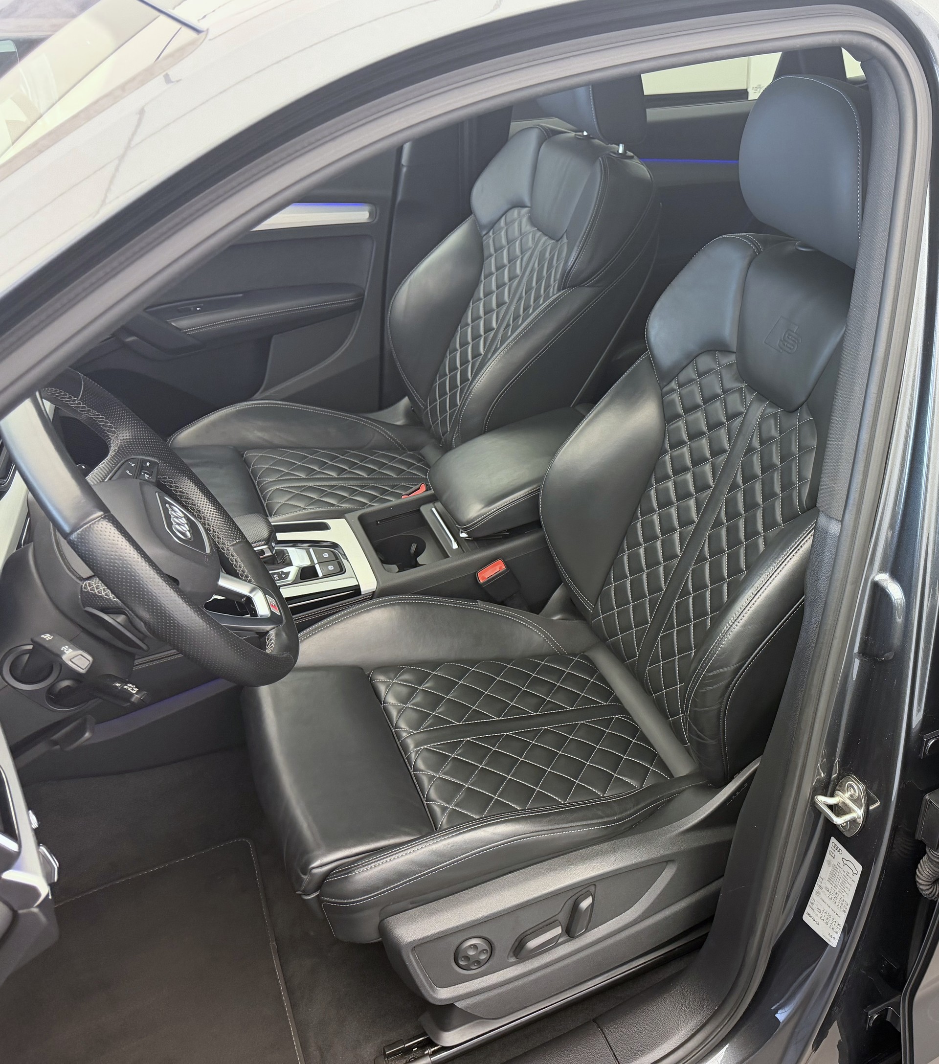AUDI Q5 Sportback 40 TDI Blackedition quattro S-tronic-image-5