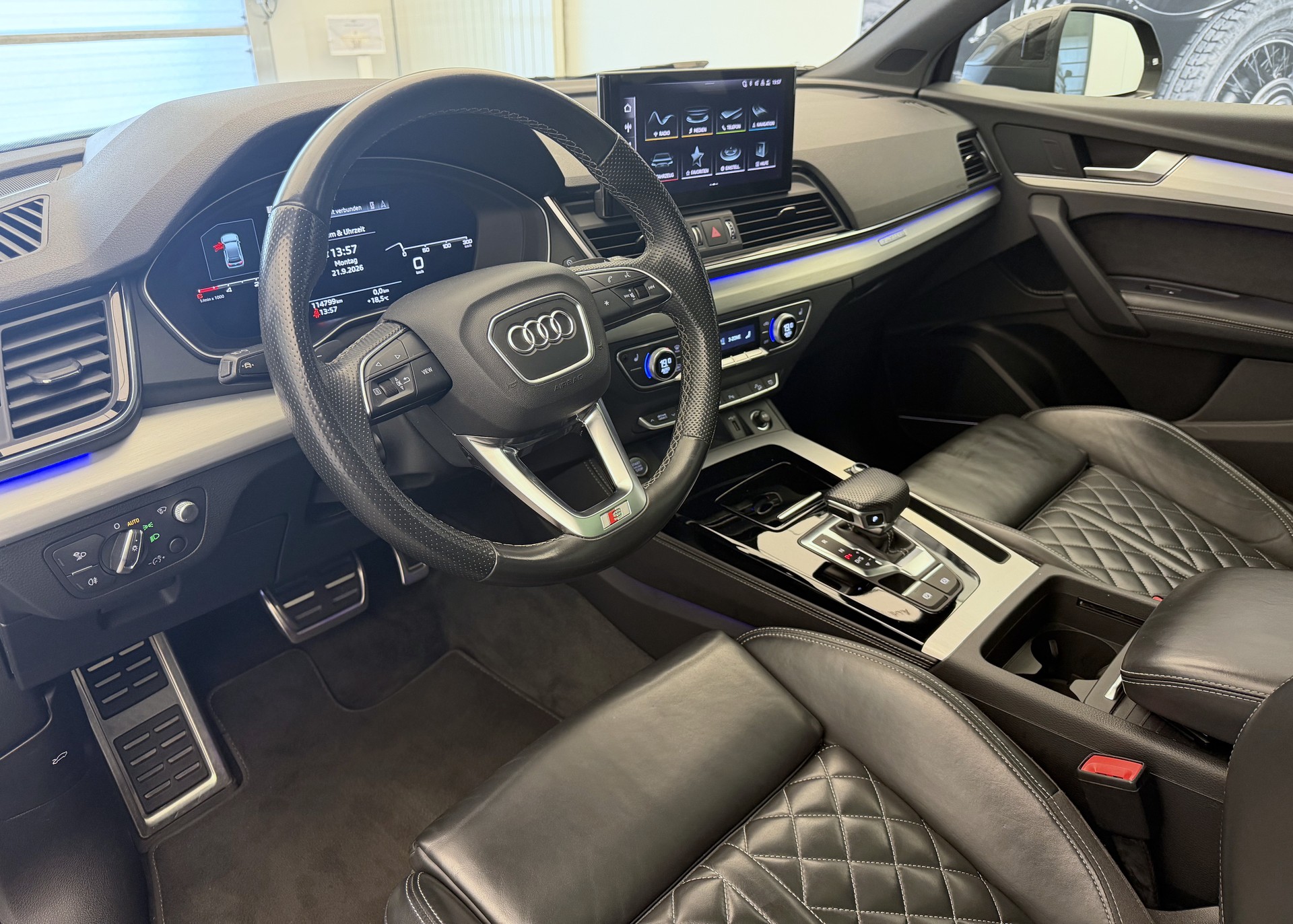 AUDI Q5 Sportback 40 TDI Blackedition quattro S-tronic-image-7