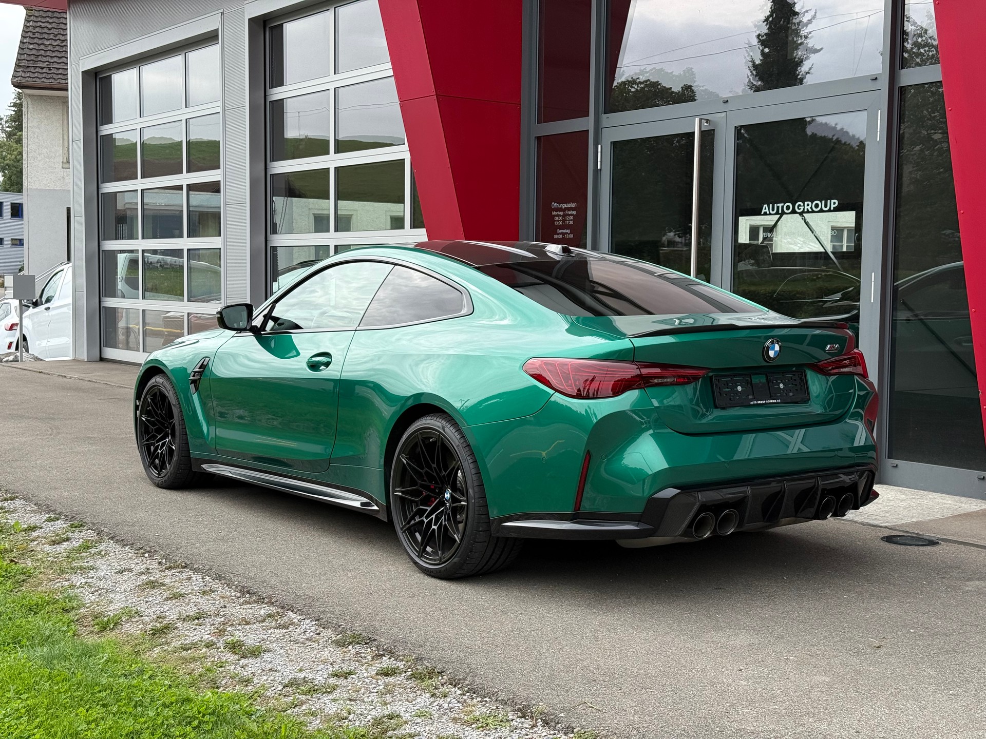 BMW M4 Coupé Competition M xDrive-image-2