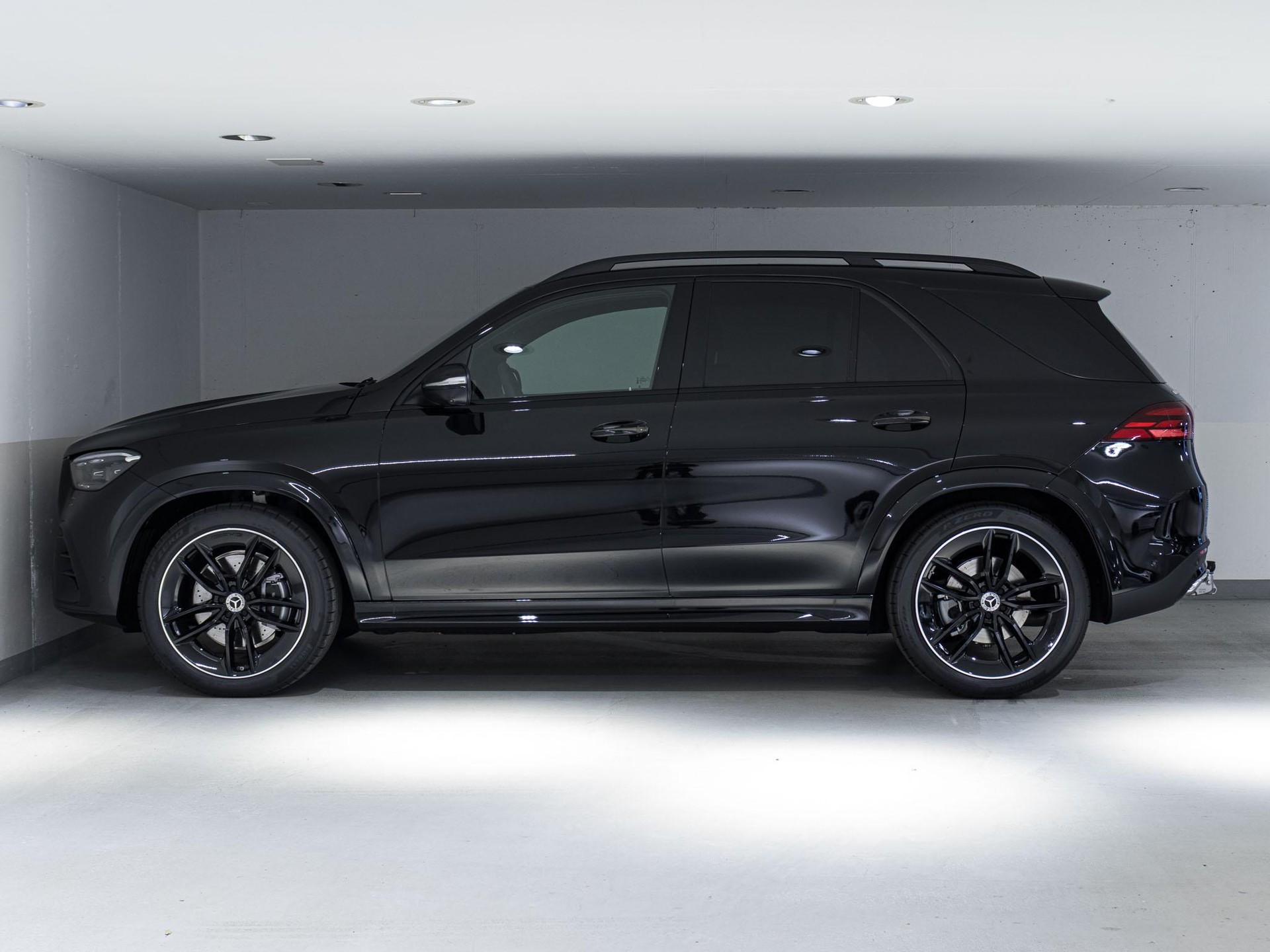 MERCEDES-BENZ GLE 300 d 4MATIC-image-4