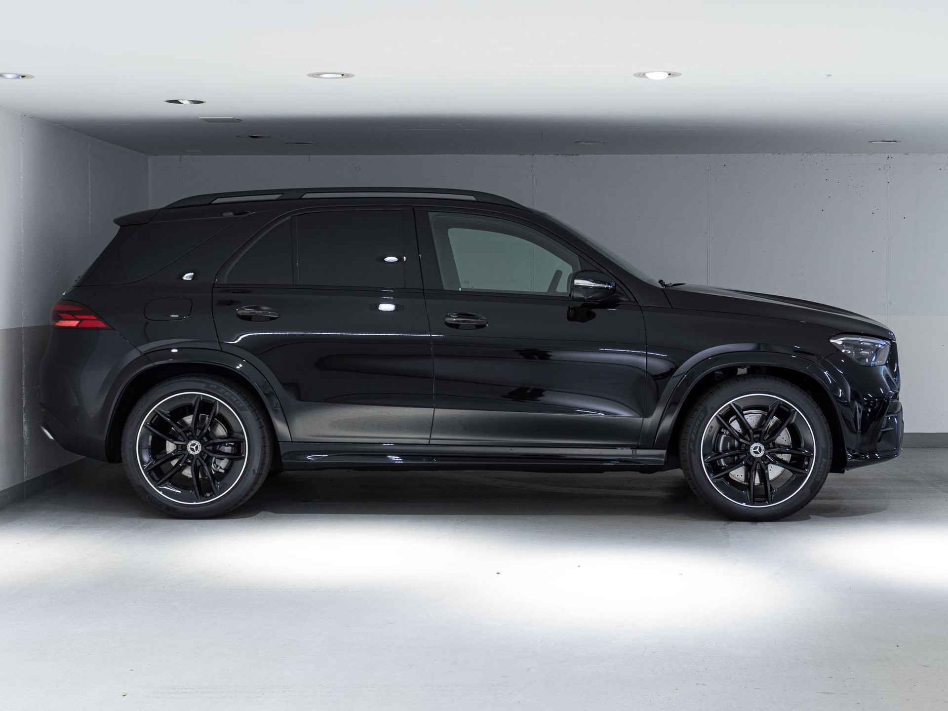MERCEDES-BENZ GLE 300 d 4MATIC-image-1