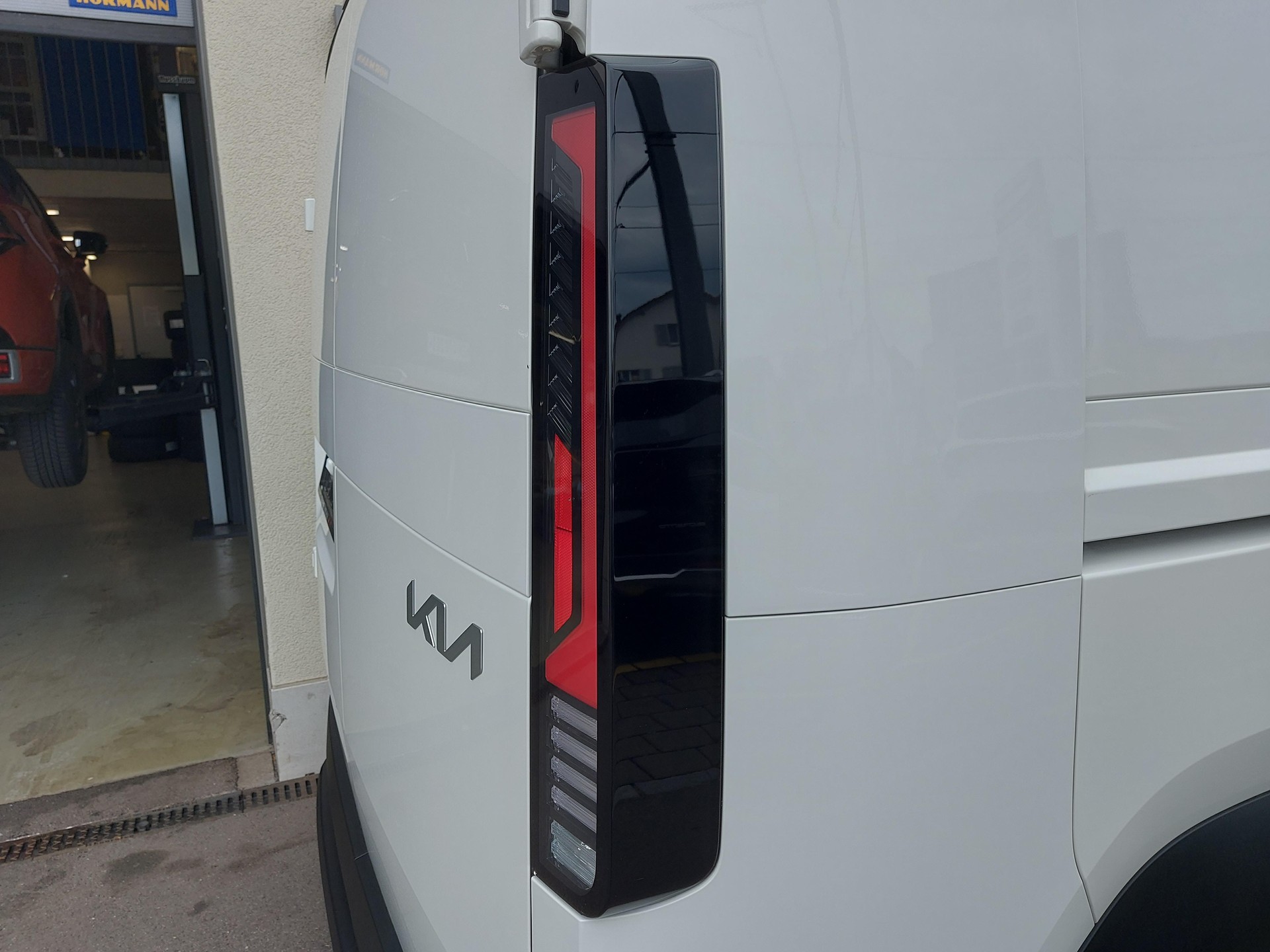 KIA PV5 Cargo 71.2 kWh Elite-image-10