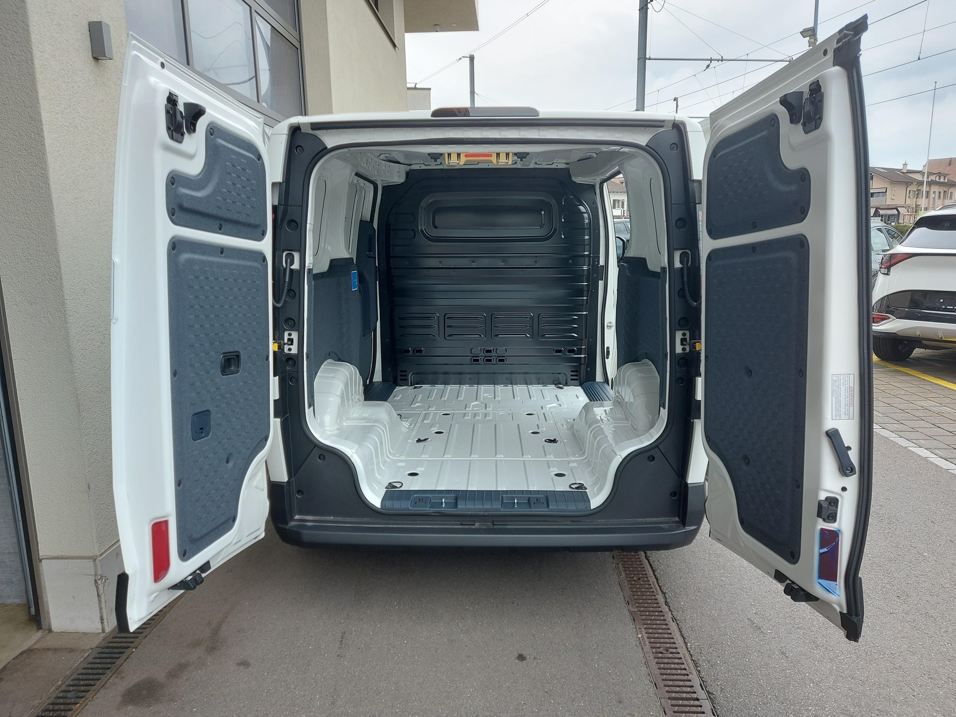 KIA PV5 Cargo 71.2 kWh Elite-image-11