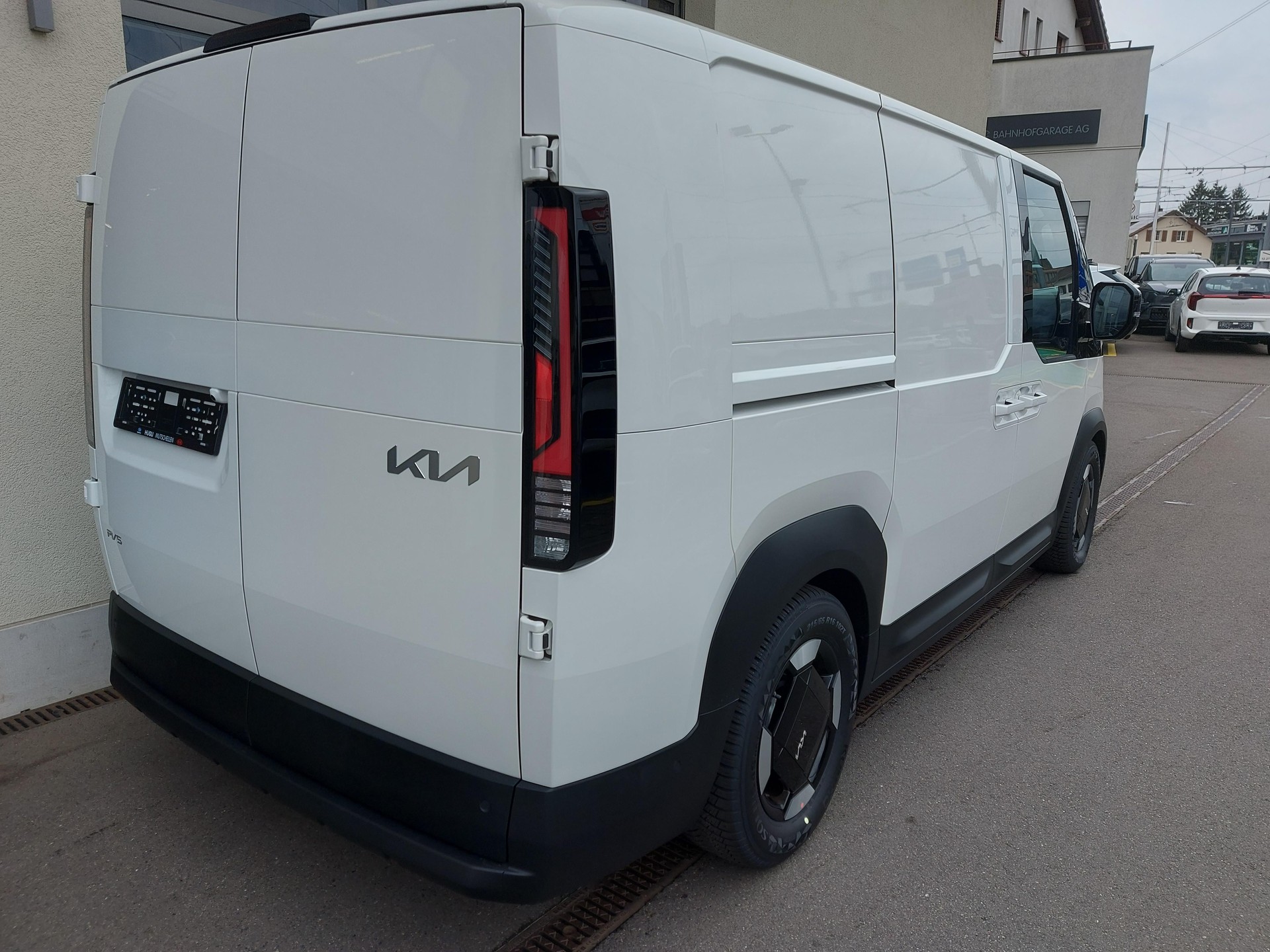 KIA PV5 Cargo 71.2 kWh Elite-image-9