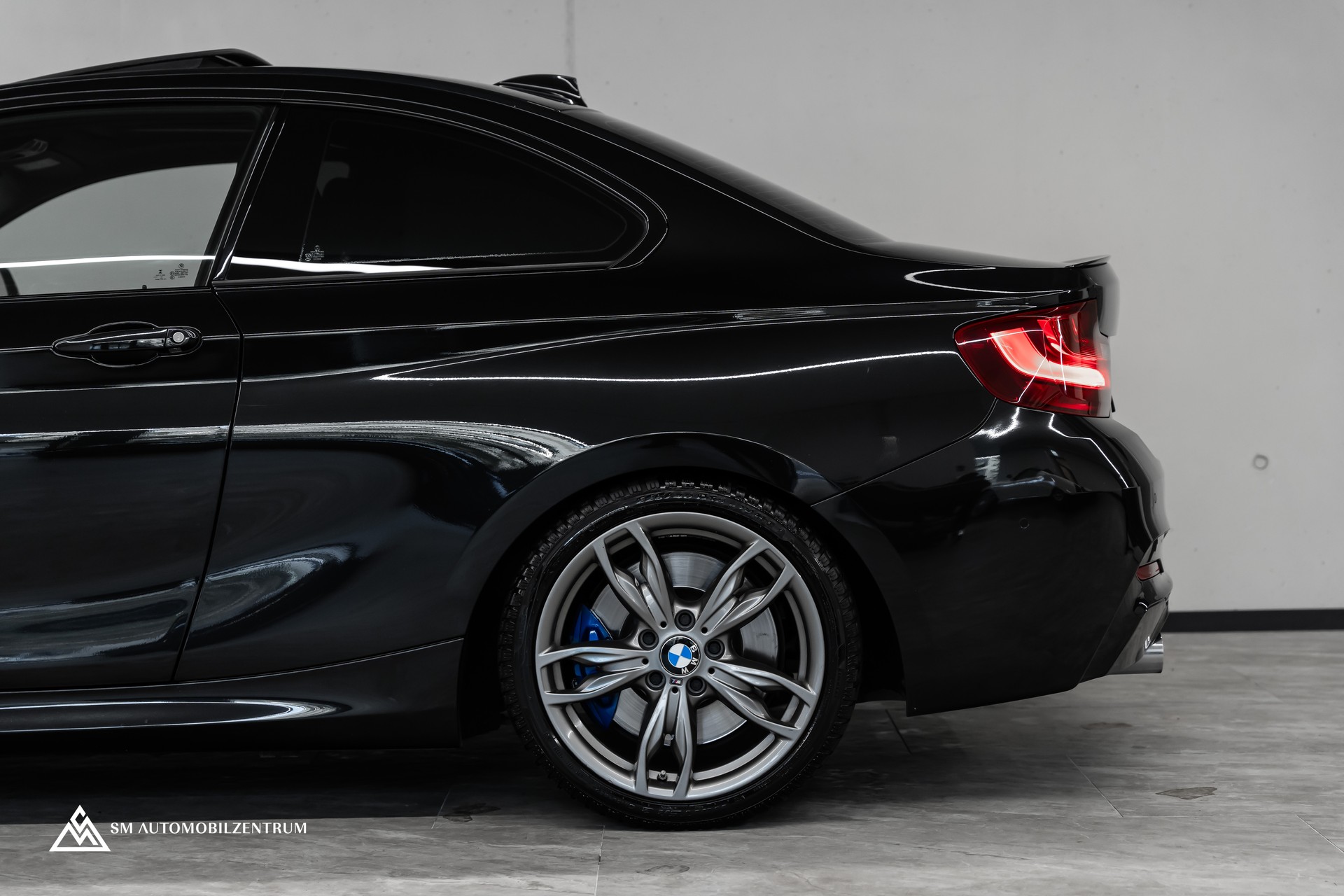 BMW M235i xDrive Steptronic / M-Performance Abgasanlage / Panorama / Rückfahrkamera-image-7