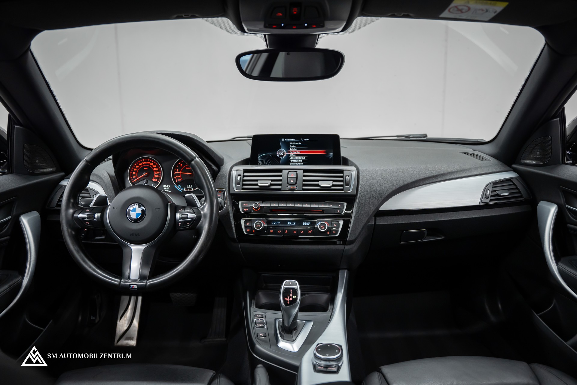 BMW M235i xDrive Steptronic / M-Performance Abgasanlage / Panorama / Rückfahrkamera-image-14