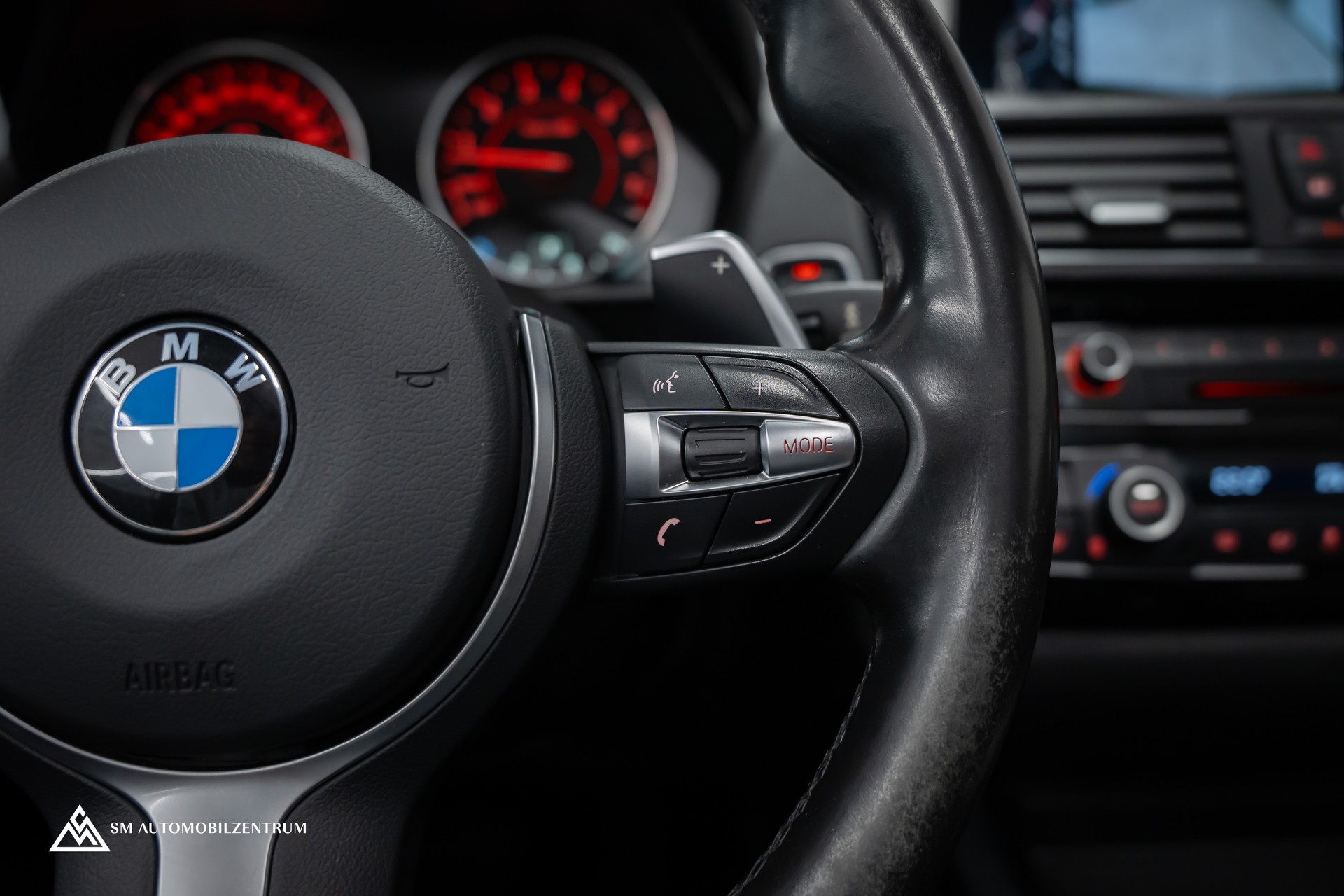 BMW M235i xDrive Steptronic / M-Performance Abgasanlage / Panorama / Rückfahrkamera-image-22