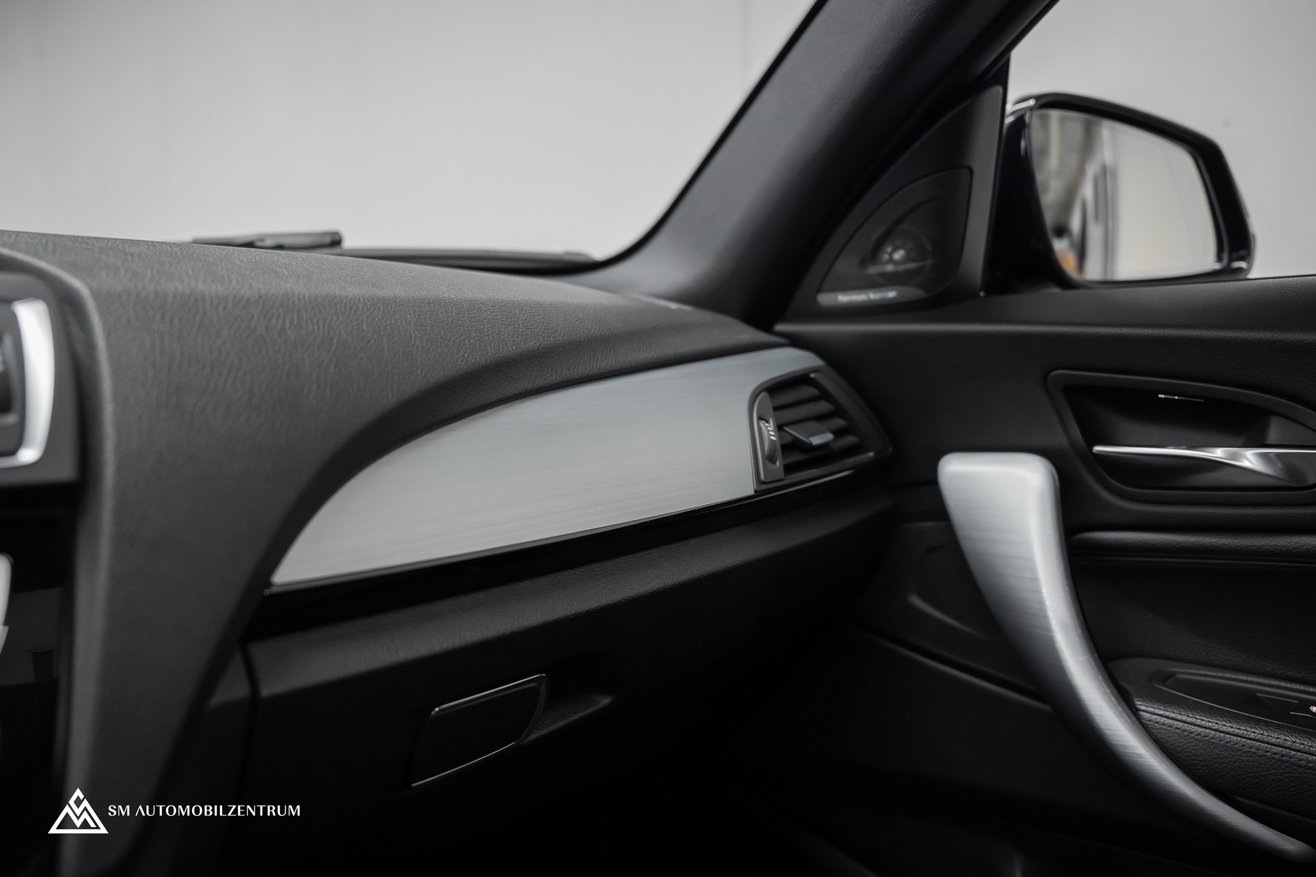 BMW M235i xDrive Steptronic / M-Performance Abgasanlage / Panorama / Rückfahrkamera-image-25