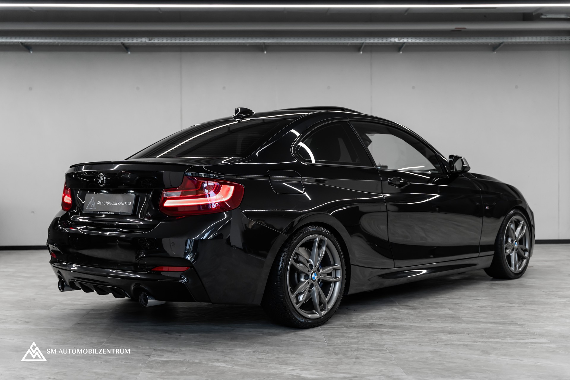 BMW M235i xDrive Steptronic / M-Performance Abgasanlage / Panorama / Rückfahrkamera-image-8