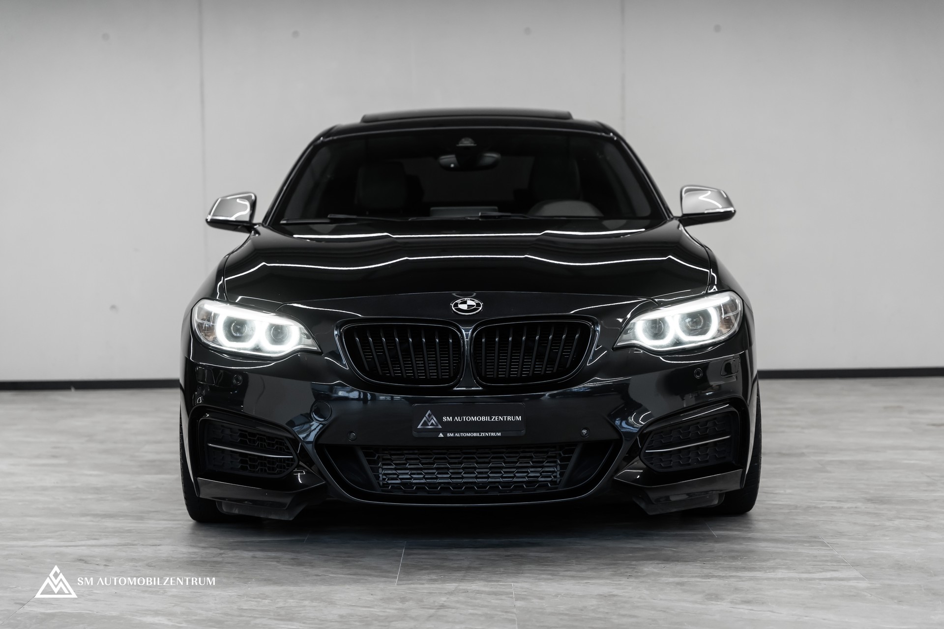 BMW M235i xDrive Steptronic / M-Performance Abgasanlage / Panorama / Rückfahrkamera-image-1
