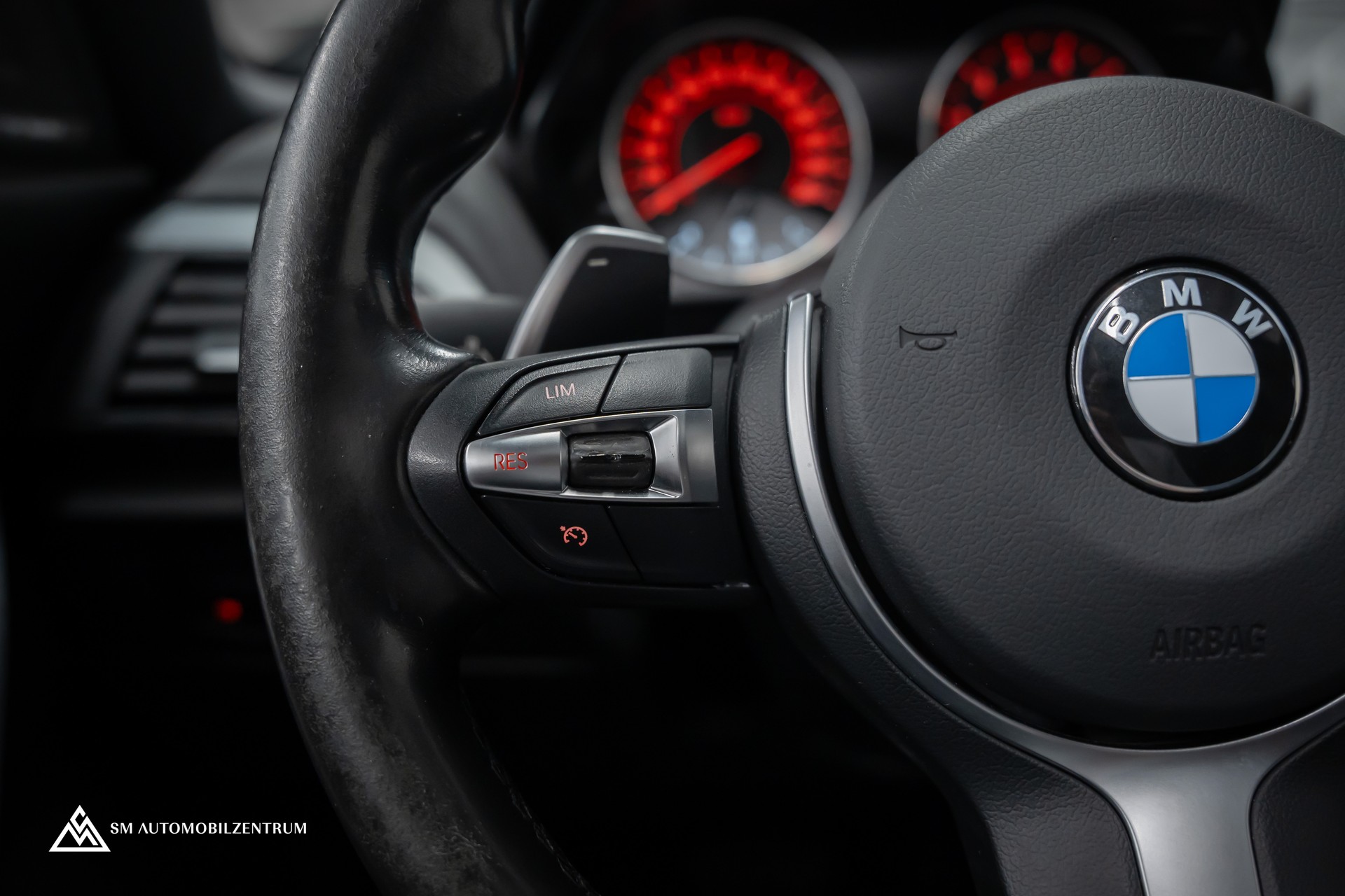 BMW M235i xDrive Steptronic / M-Performance Abgasanlage / Panorama / Rückfahrkamera-image-21