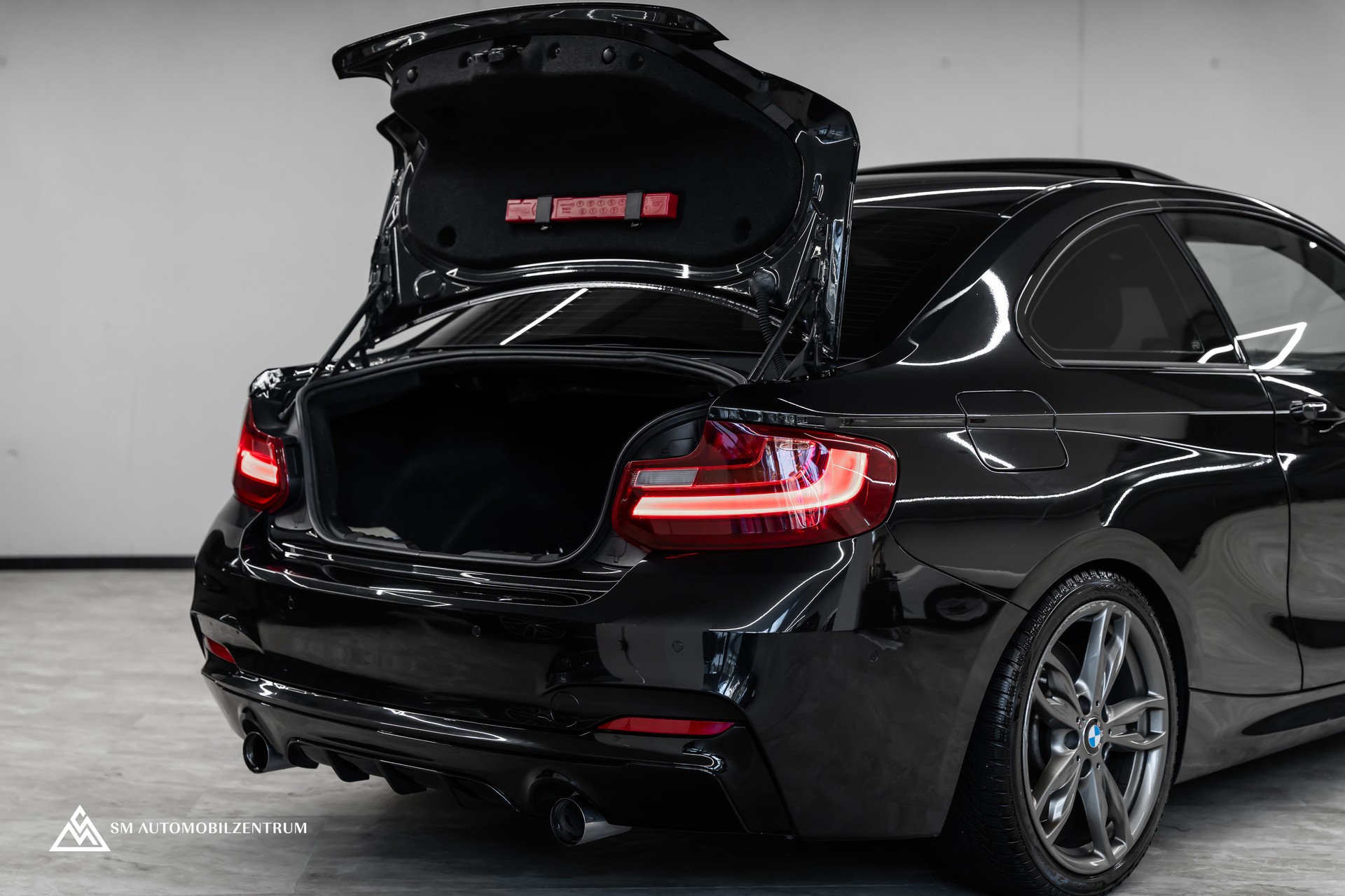 BMW M235i xDrive Steptronic / M-Performance Abgasanlage / Panorama / Rückfahrkamera-image-13
