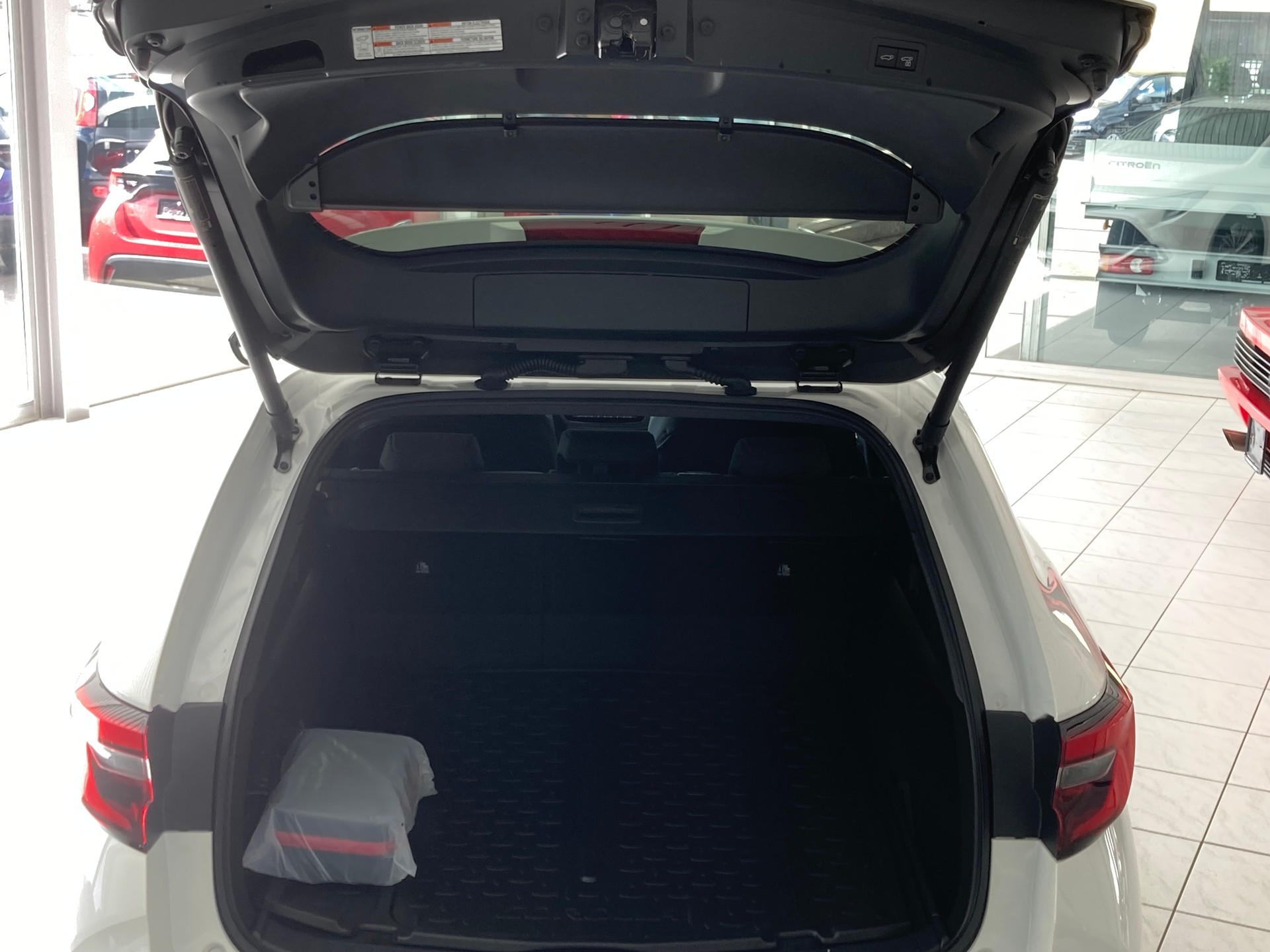 TOYOTA Corolla Touring Sports 1.8 HSD Trend e-CVT-image-14