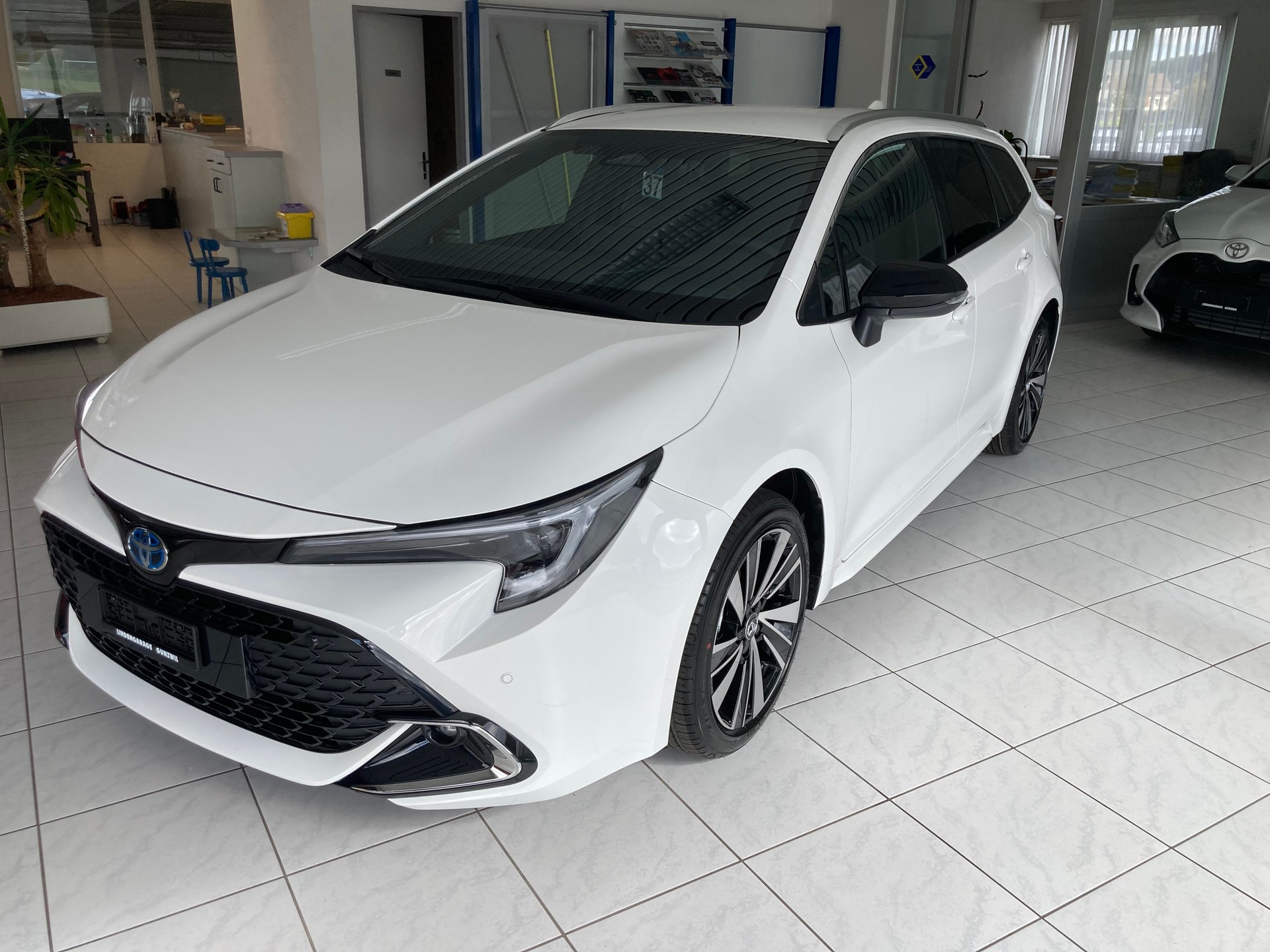 TOYOTA Corolla Touring Sports 1.8 HSD Trend e-CVT-image-0