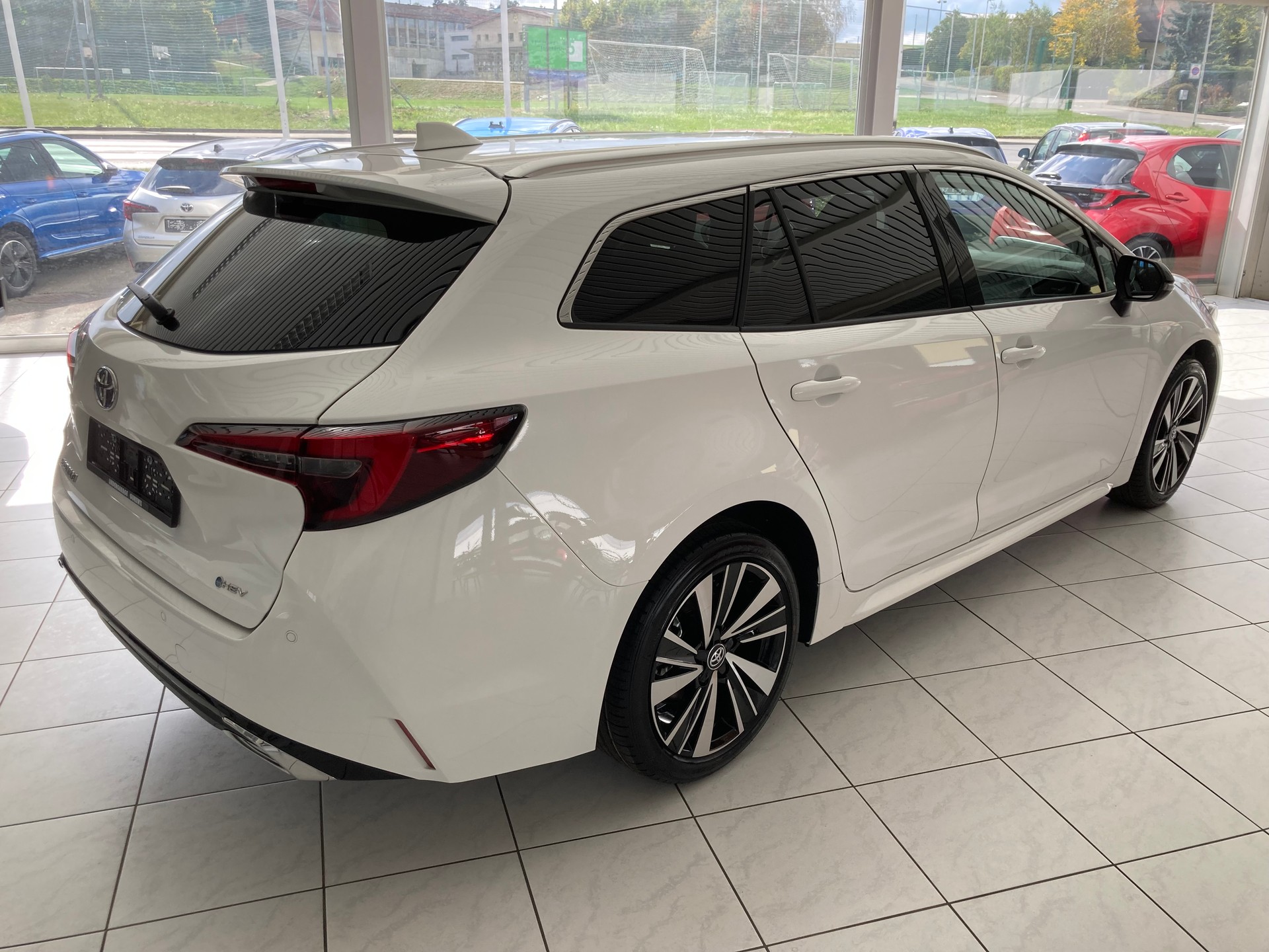 TOYOTA Corolla Touring Sports 1.8 HSD Trend e-CVT-image-4