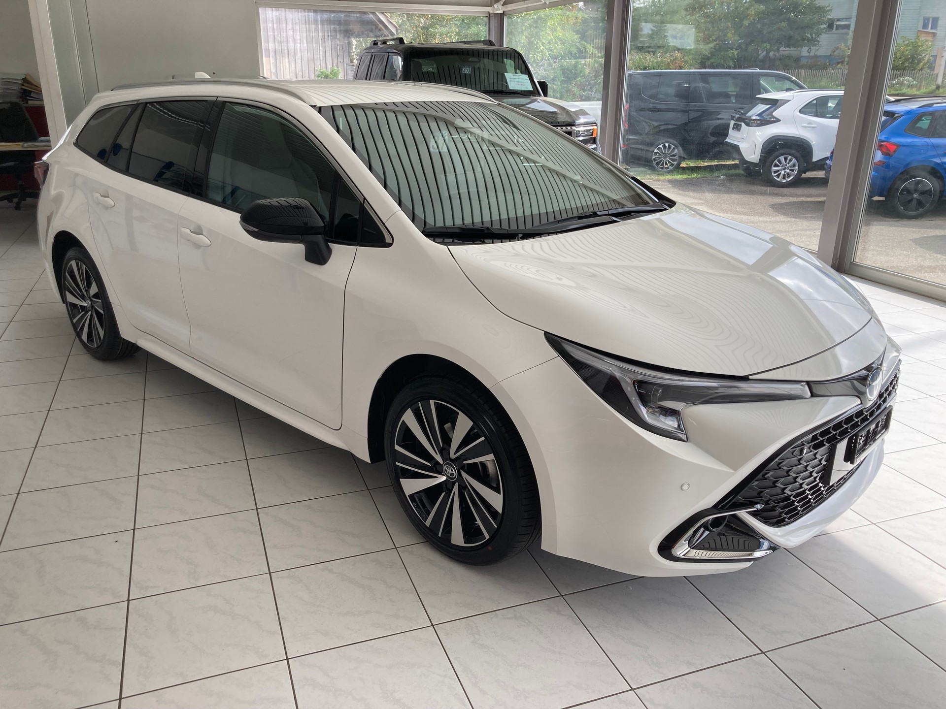 TOYOTA Corolla Touring Sports 1.8 HSD Trend e-CVT-image-2