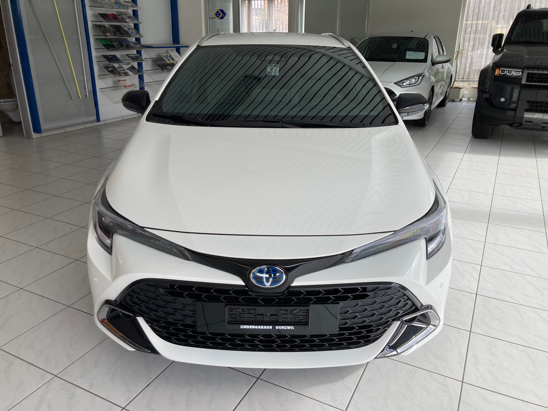 TOYOTA Corolla Touring Sports 1.8 HSD Trend e-CVT-image-1
