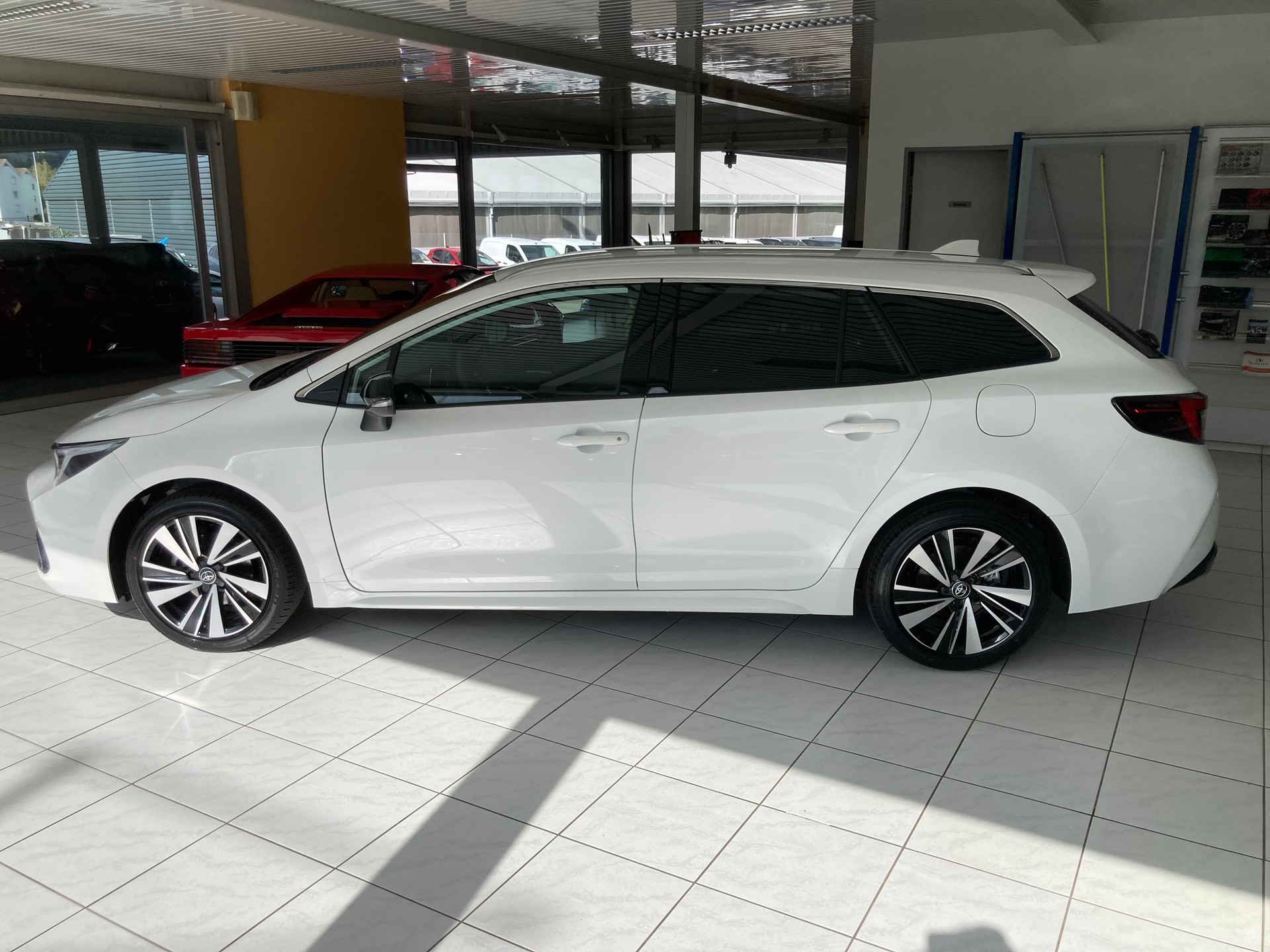 TOYOTA Corolla Touring Sports 1.8 HSD Trend e-CVT-image-7