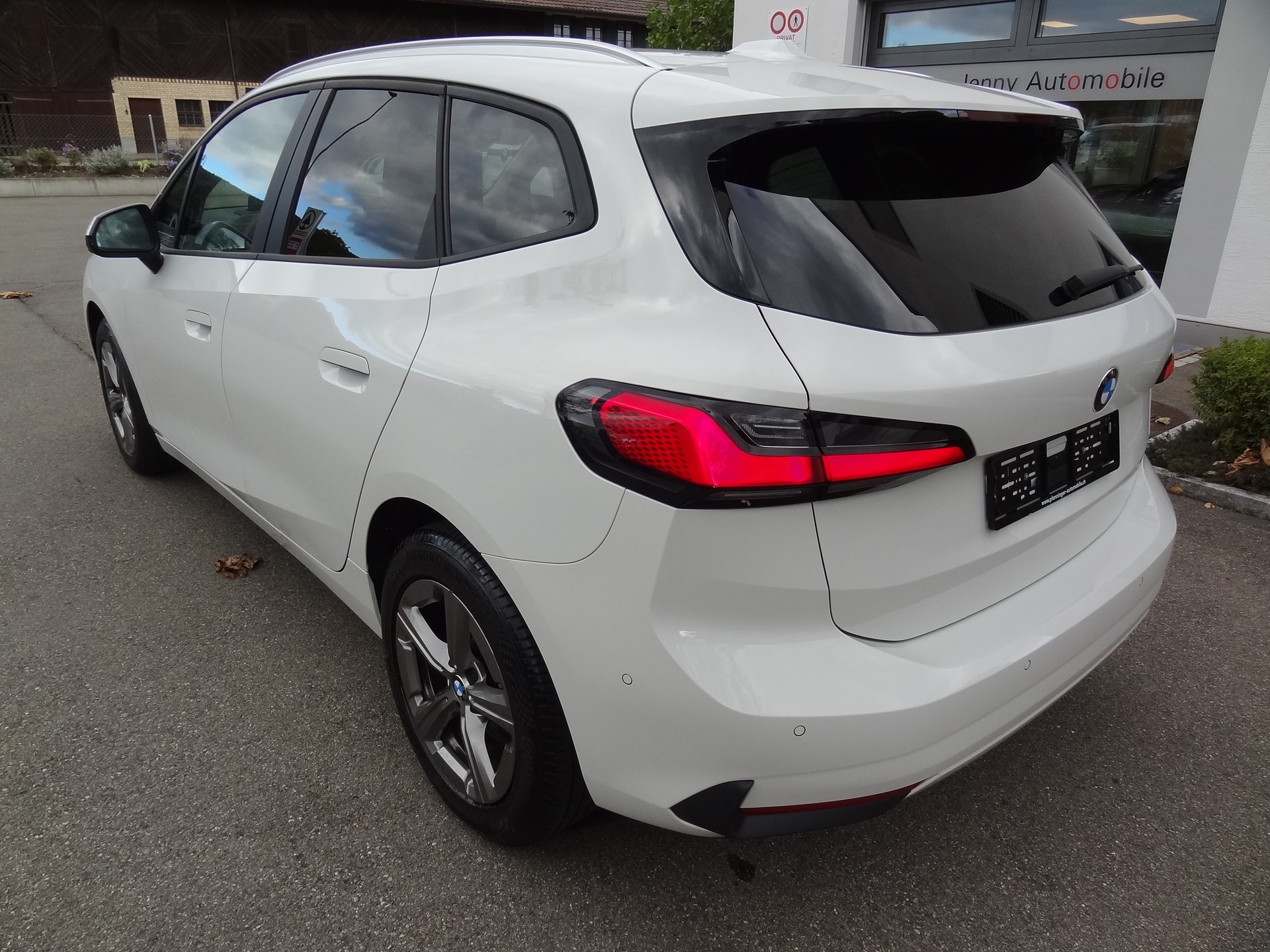 BMW 223d Active Tourer xDrive DKG-showroom-element-2