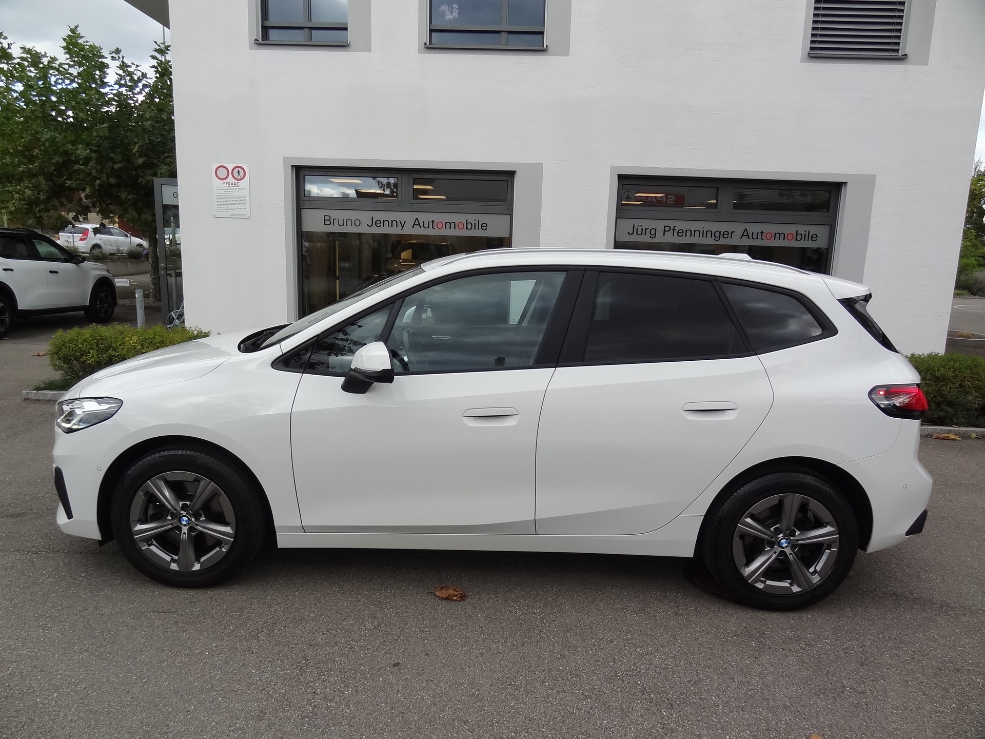 BMW 223d Active Tourer xDrive DKG-showroom-element-1