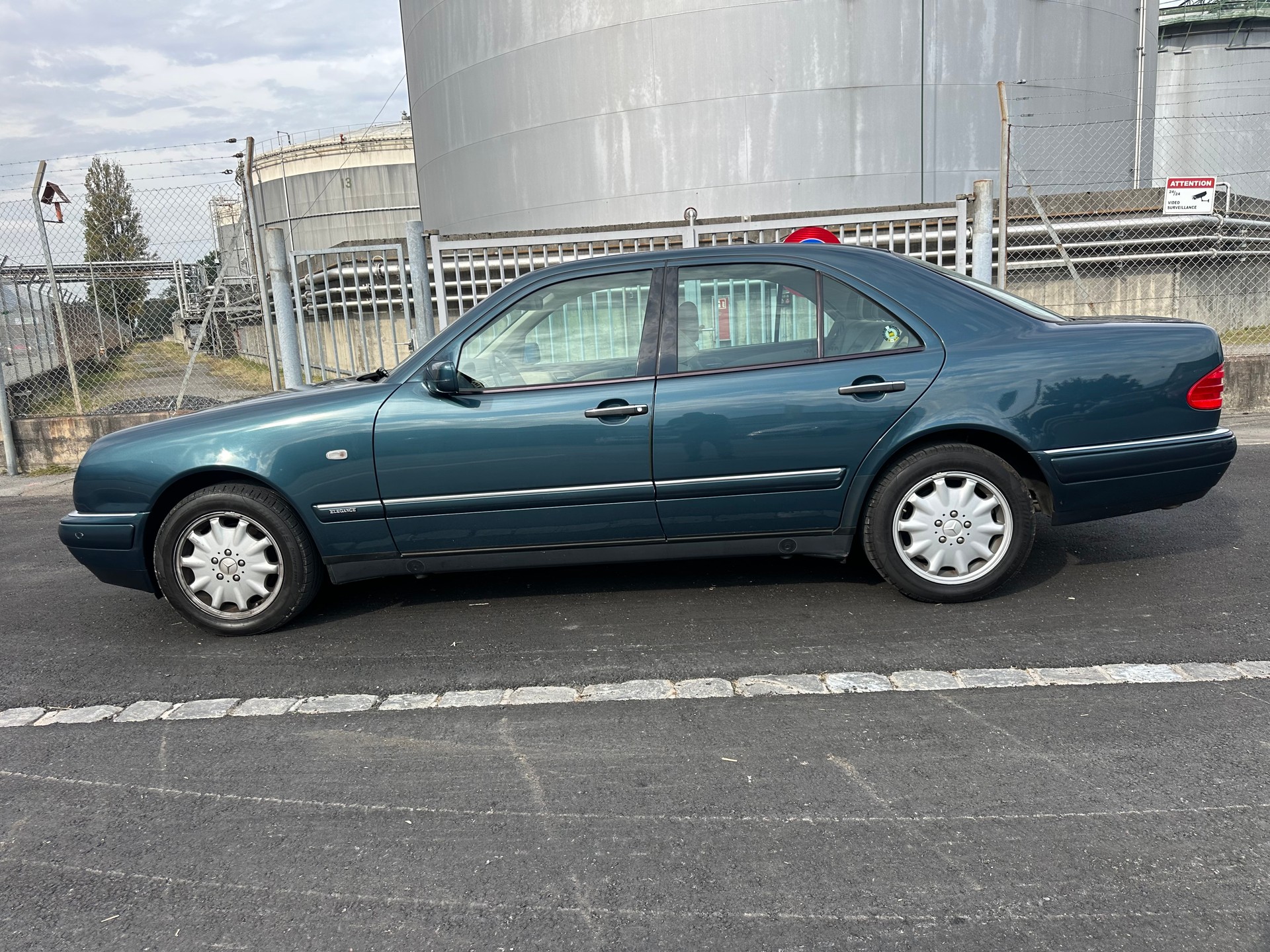 MERCEDES-BENZ E 320 Elégance 4-Matic Automatic-image-4