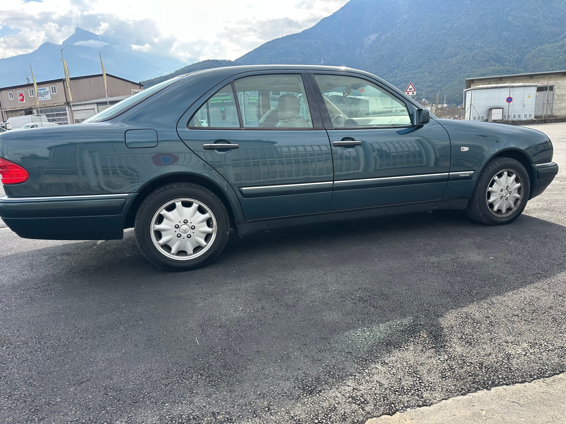 MERCEDES-BENZ E 320 Elégance 4-Matic Automatic-image-5