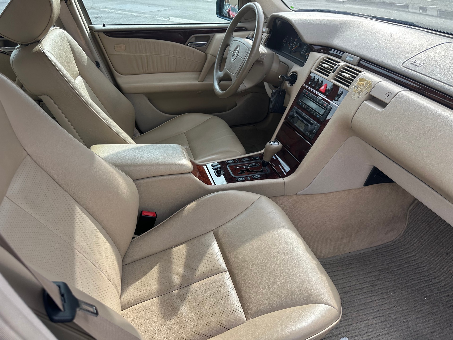 MERCEDES-BENZ E 320 Elégance 4-Matic Automatic-image-10