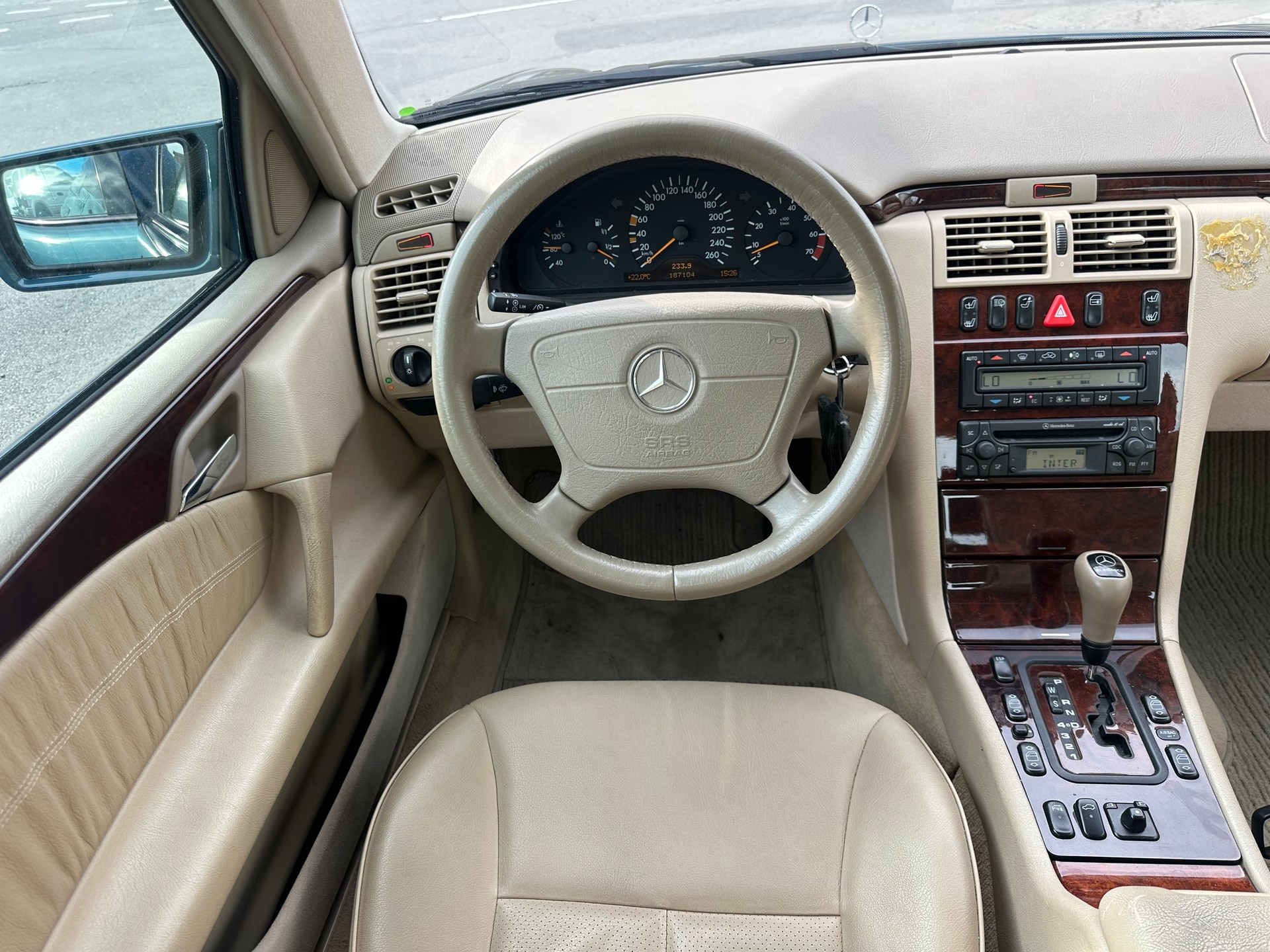 MERCEDES-BENZ E 320 Elégance 4-Matic Automatic-image-9