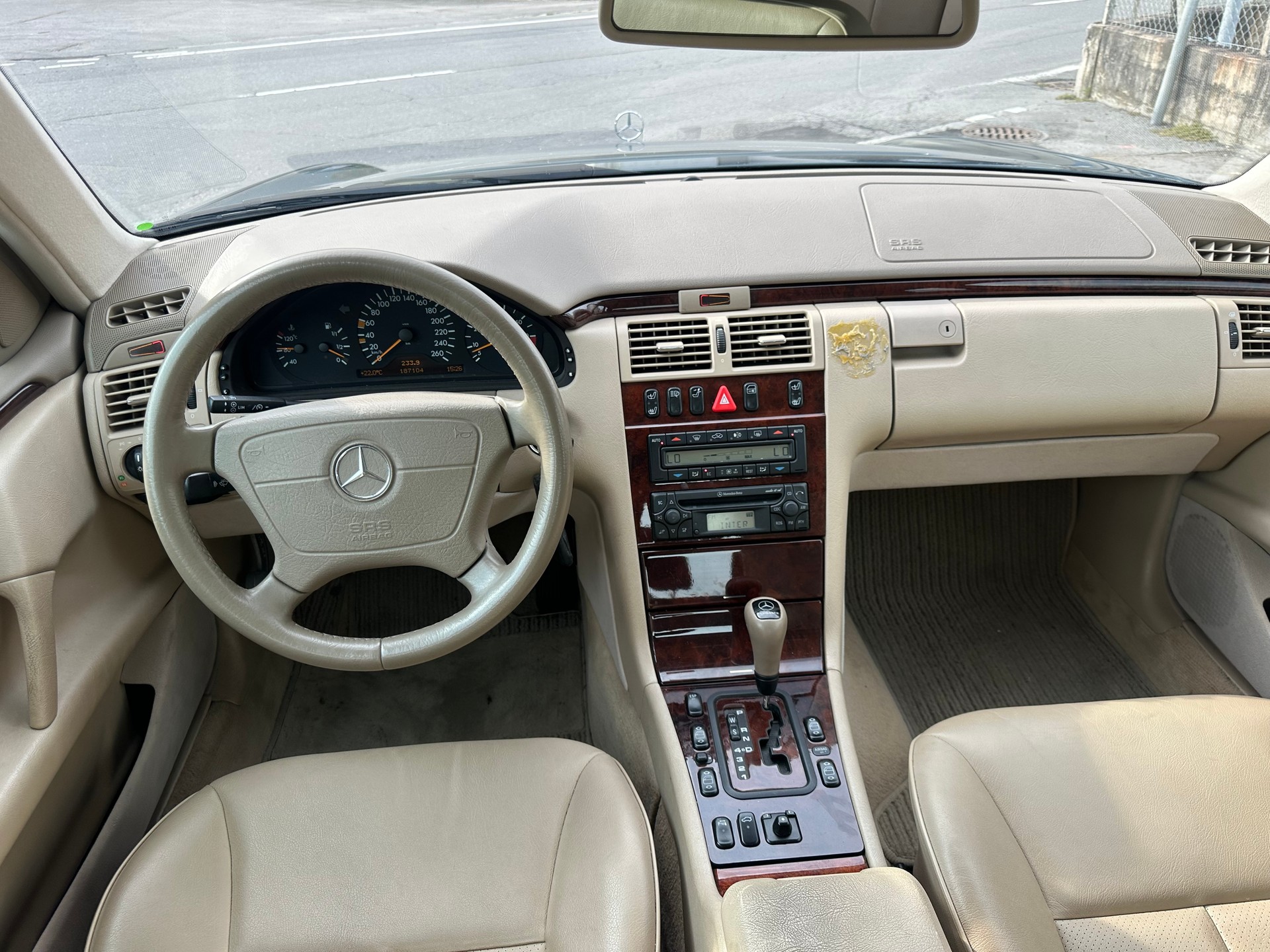 MERCEDES-BENZ E 320 Elégance 4-Matic Automatic-image-8