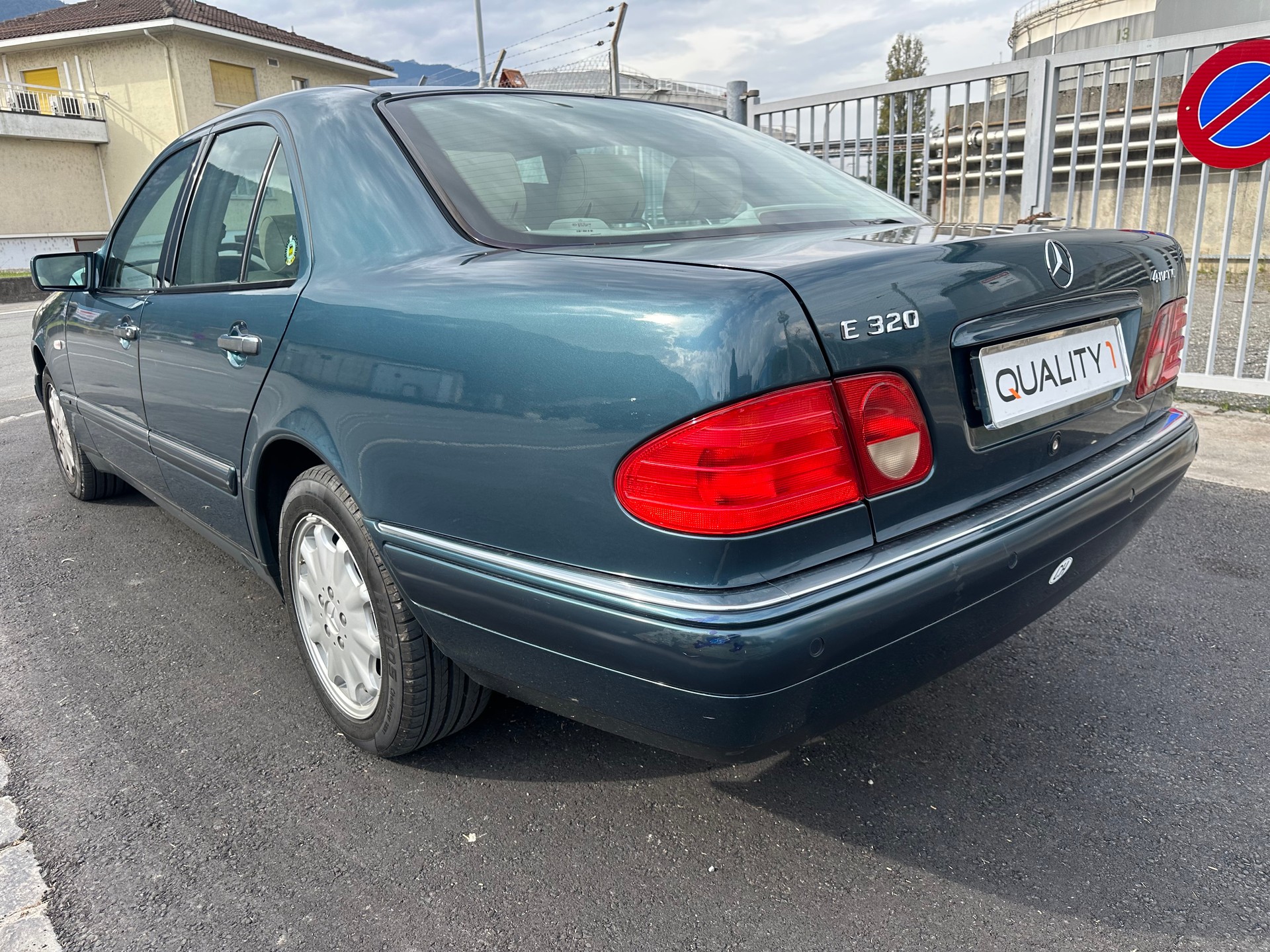 MERCEDES-BENZ E 320 Elégance 4-Matic Automatic-image-3