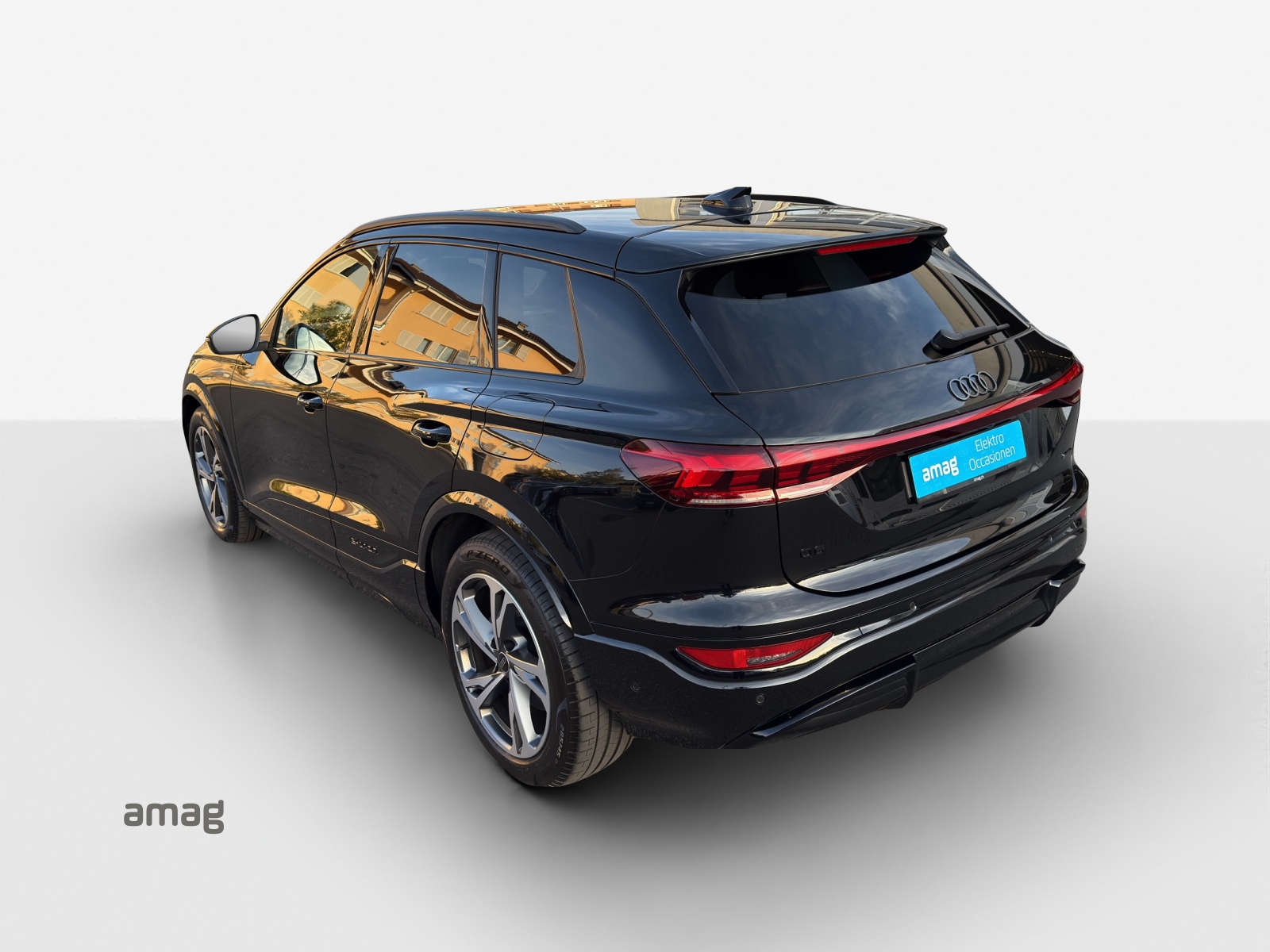 AUDI Q6 e-tron quattro-image-2