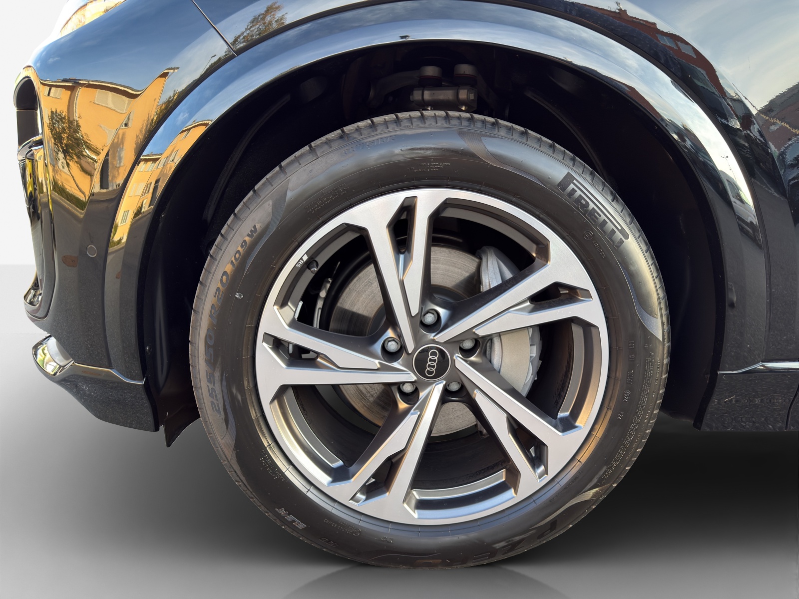 AUDI Q6 e-tron quattro-image-13