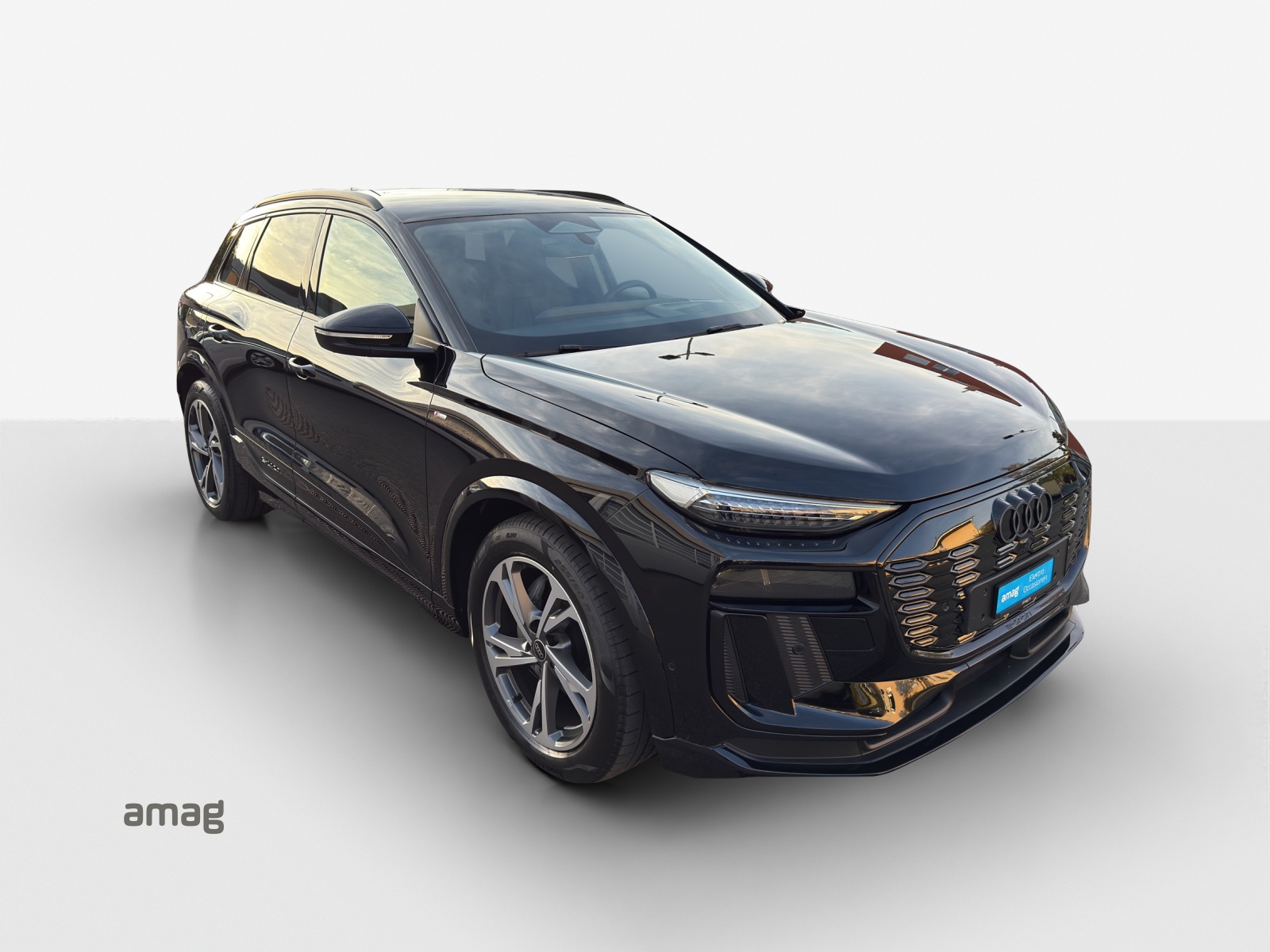 AUDI Q6 e-tron quattro-image-5