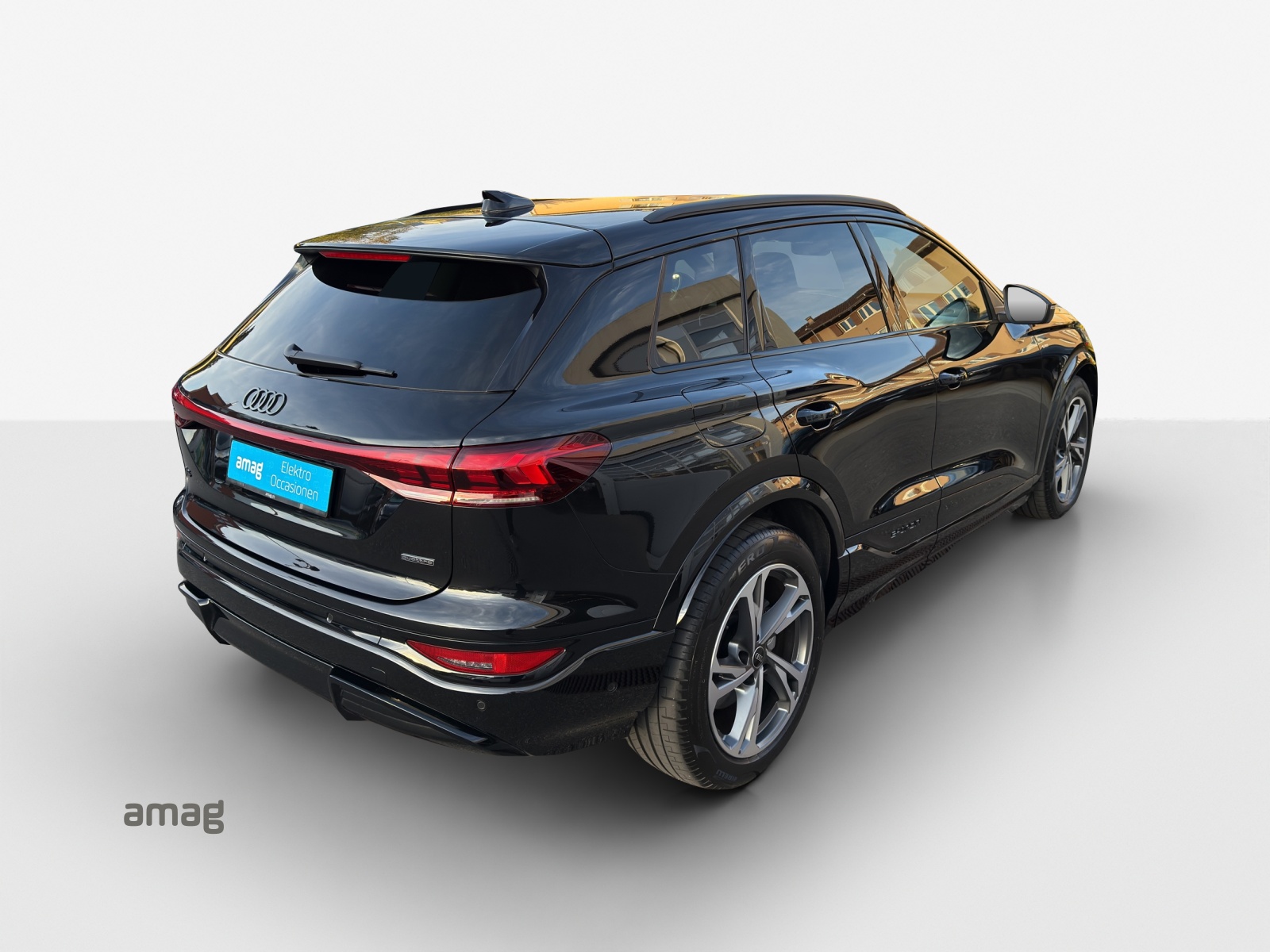 AUDI Q6 e-tron quattro-image-4