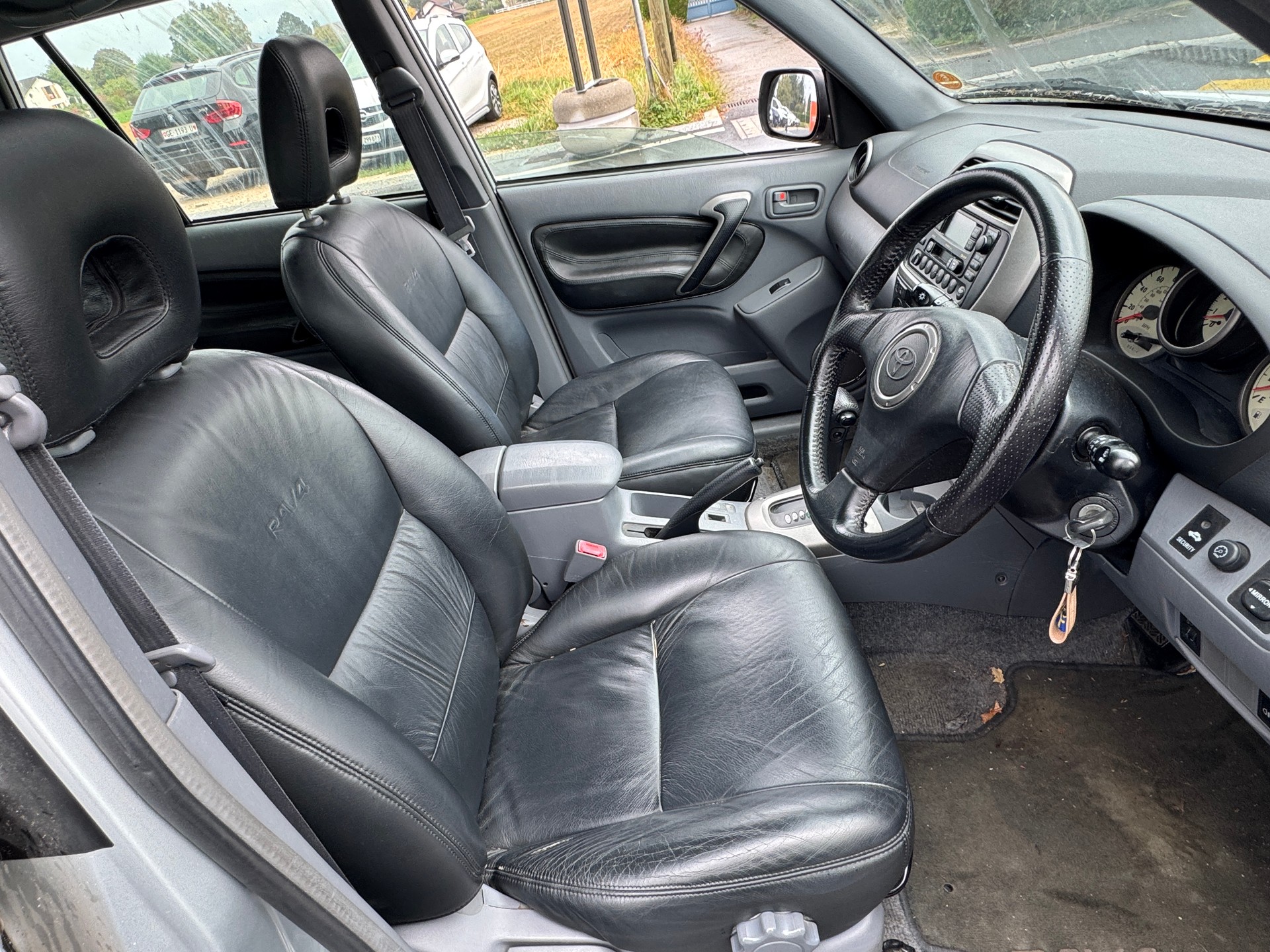 TOYOTA RAV-4-image-5