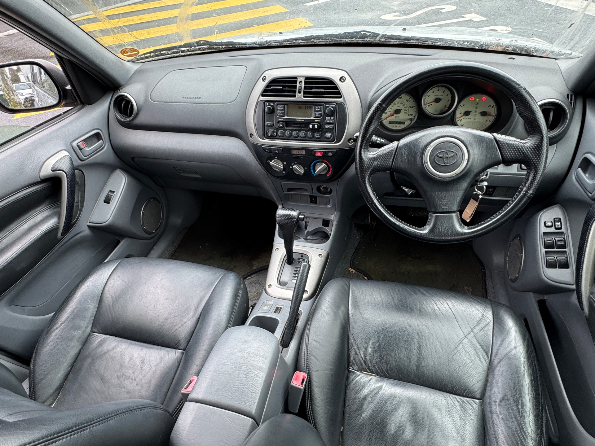 TOYOTA RAV-4-image-10