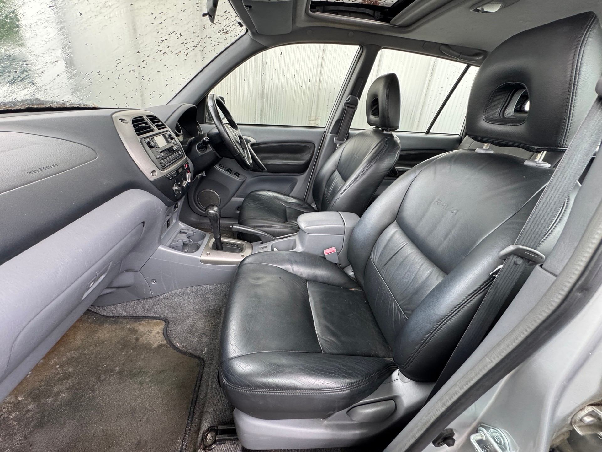 TOYOTA RAV-4-image-6