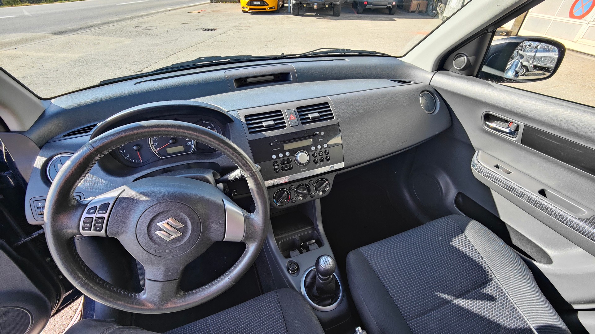 SUZUKI Swift 1.3i 16V GL Top Piz Sulai LE 4x4-image-7