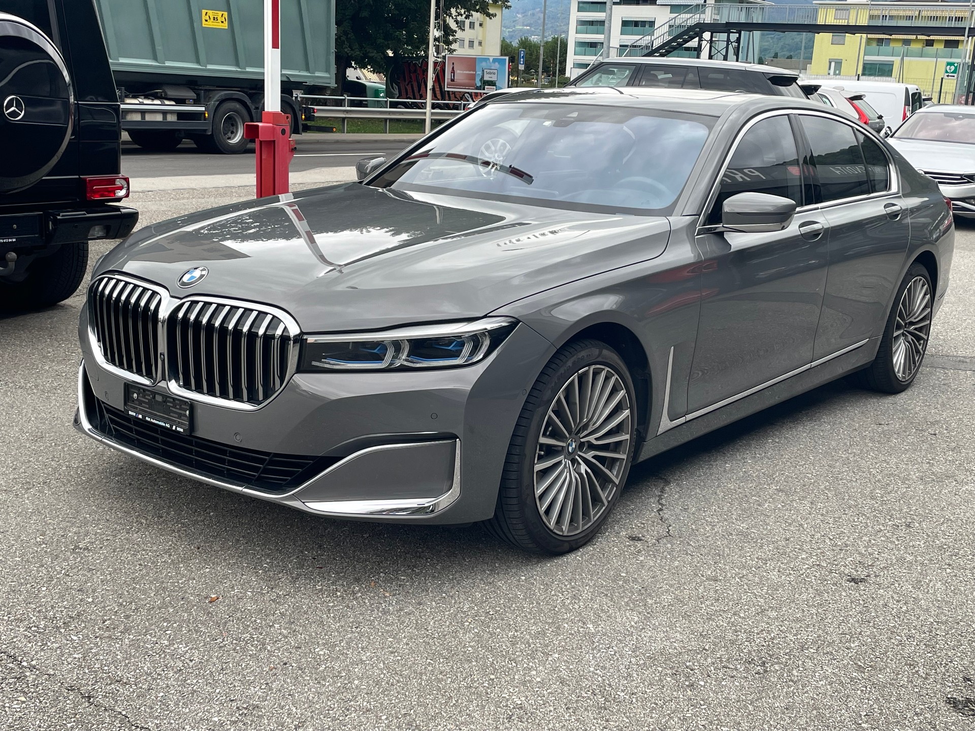 BMW 750d xDrive Steptronic-image-1