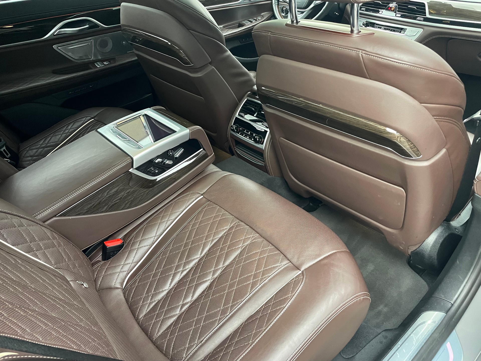 BMW 750d xDrive Steptronic-image-11