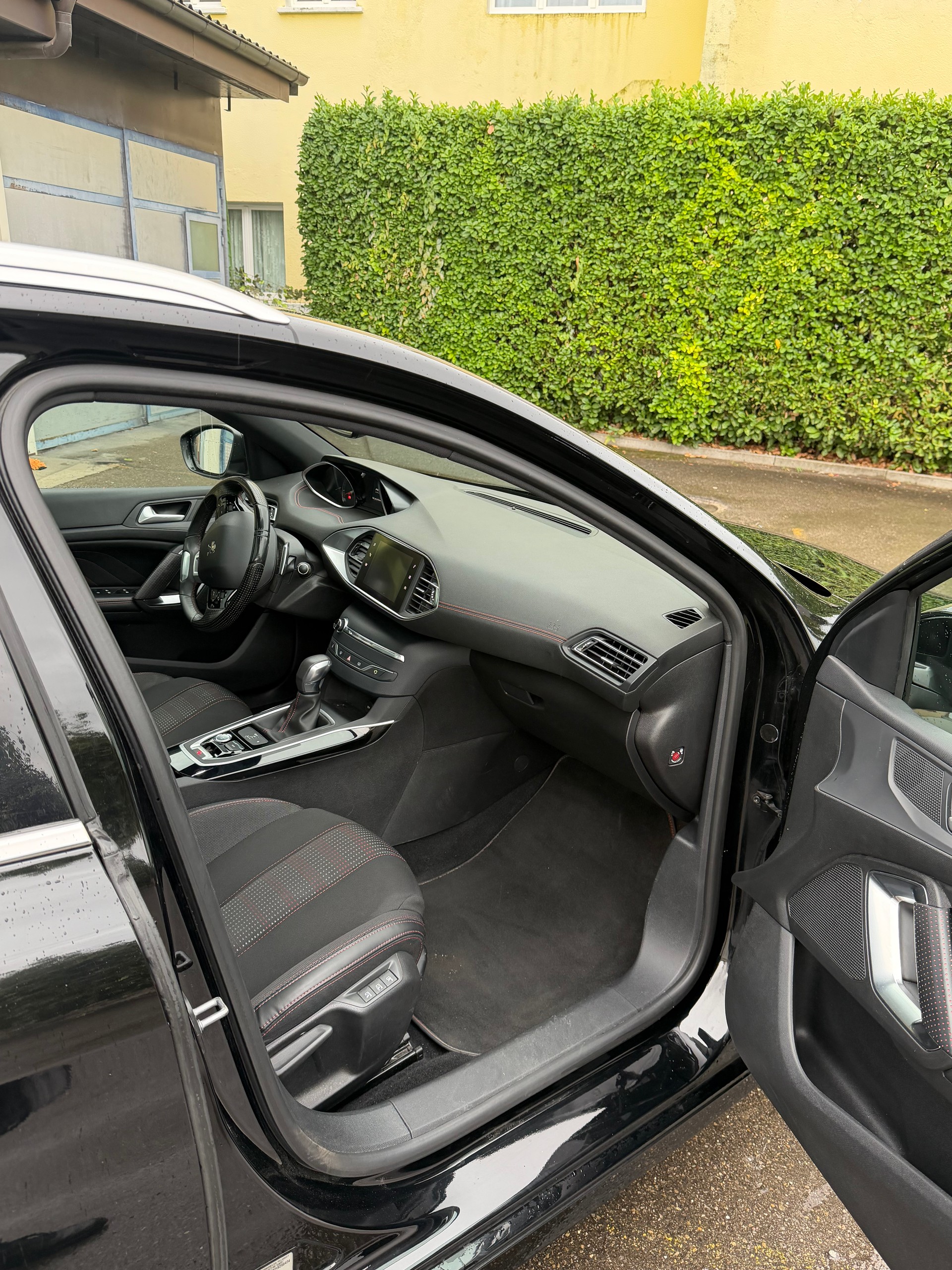 PEUGEOT 308 SW 1.2 THP GT Line Automatic-image-9