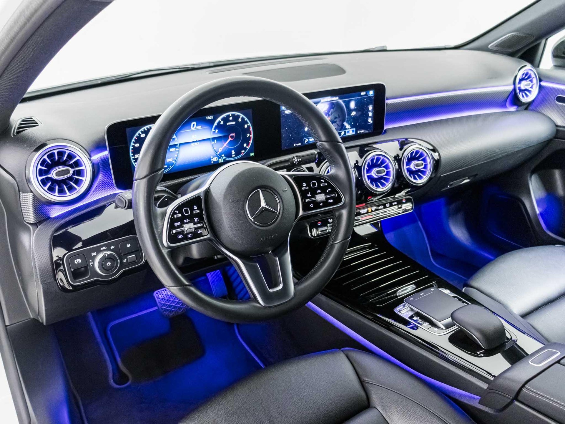MERCEDES-BENZ A 200-image-8