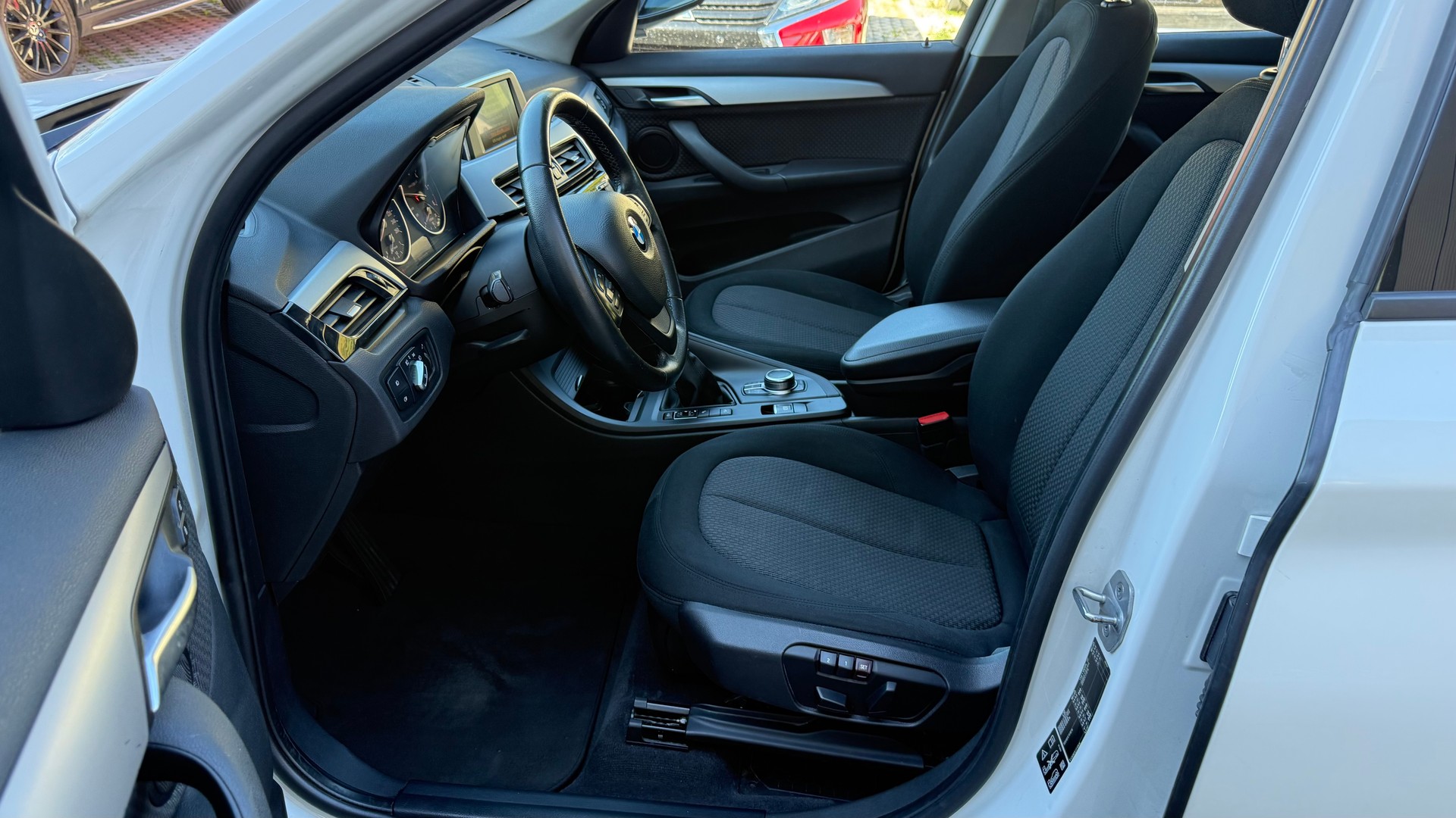 BMW X1 xDrive 18d Steptronic-image-6