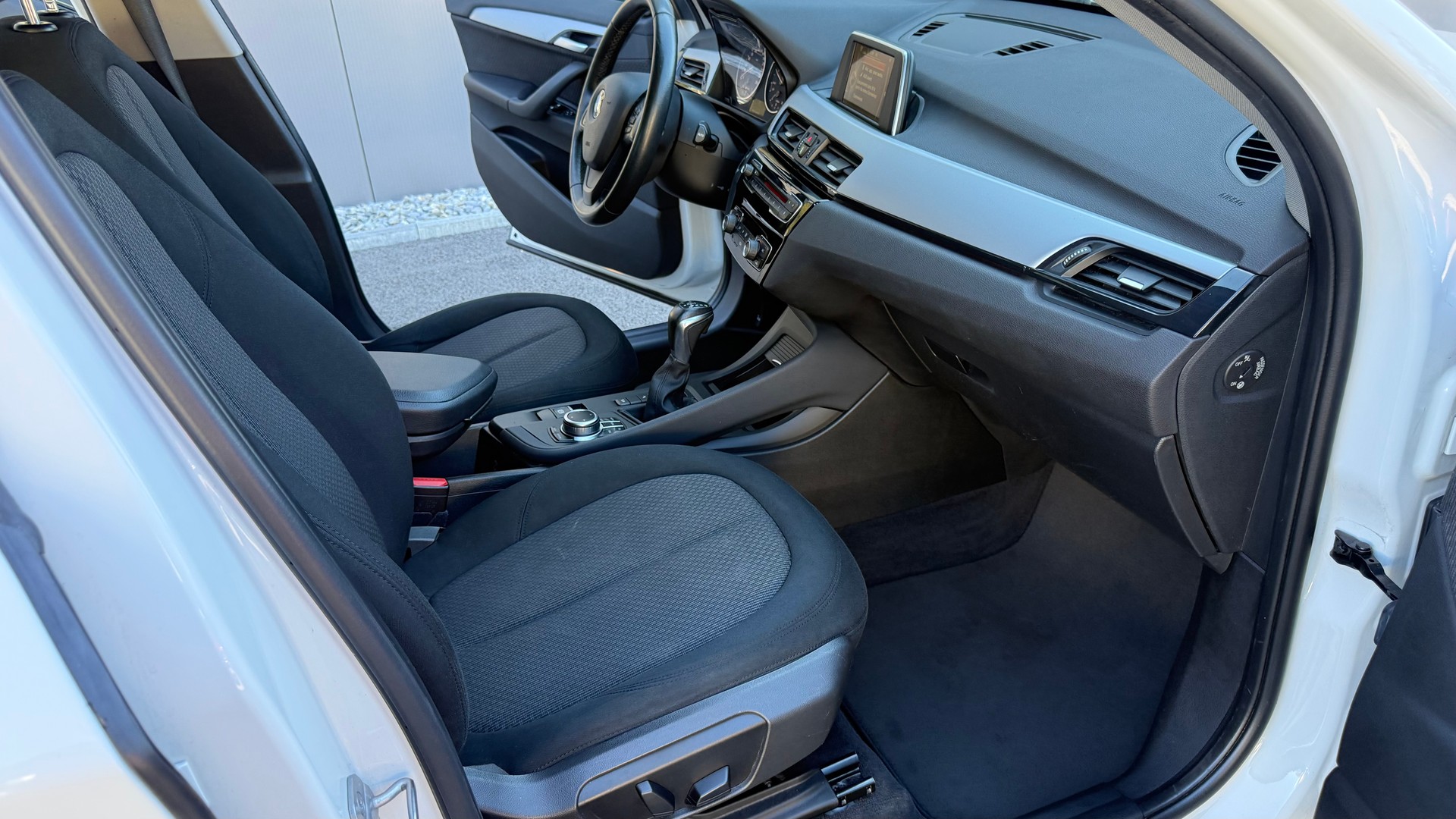 BMW X1 xDrive 18d Steptronic-image-11
