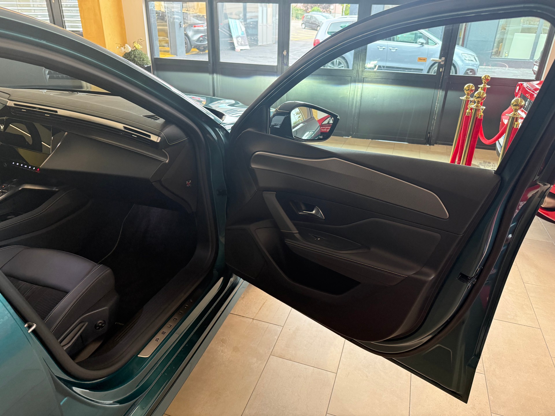 PEUGEOT 308 SW 1.6 PHEV 225 GT Pack-image-14