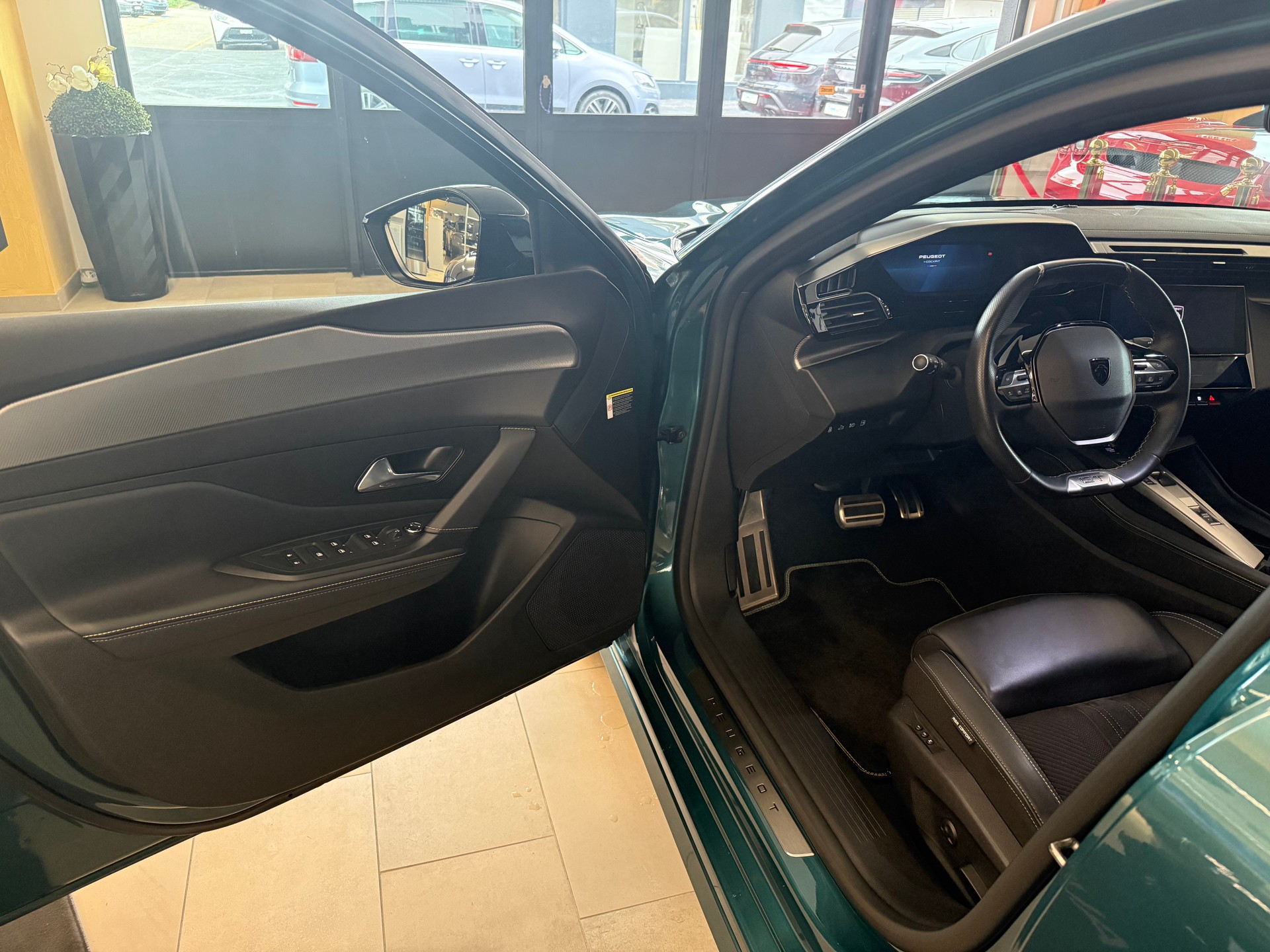 PEUGEOT 308 SW 1.6 PHEV 225 GT Pack-image-9