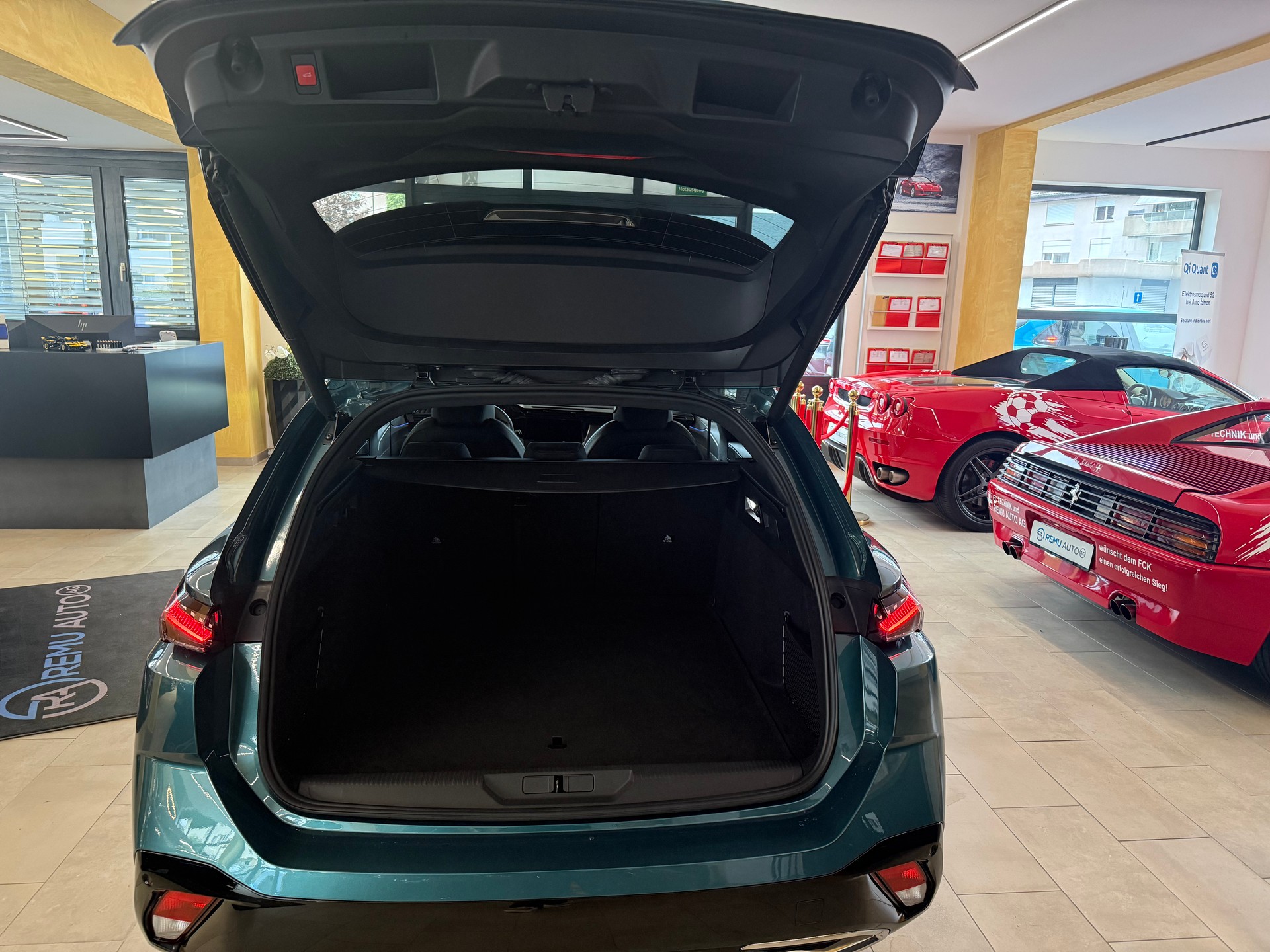PEUGEOT 308 SW 1.6 PHEV 225 GT Pack-image-4
