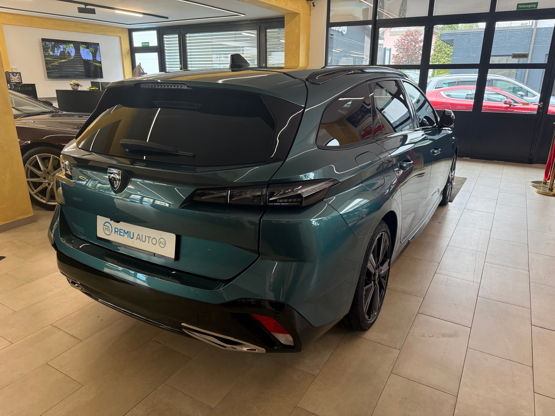 PEUGEOT 308 SW 1.6 PHEV 225 GT Pack-image-2